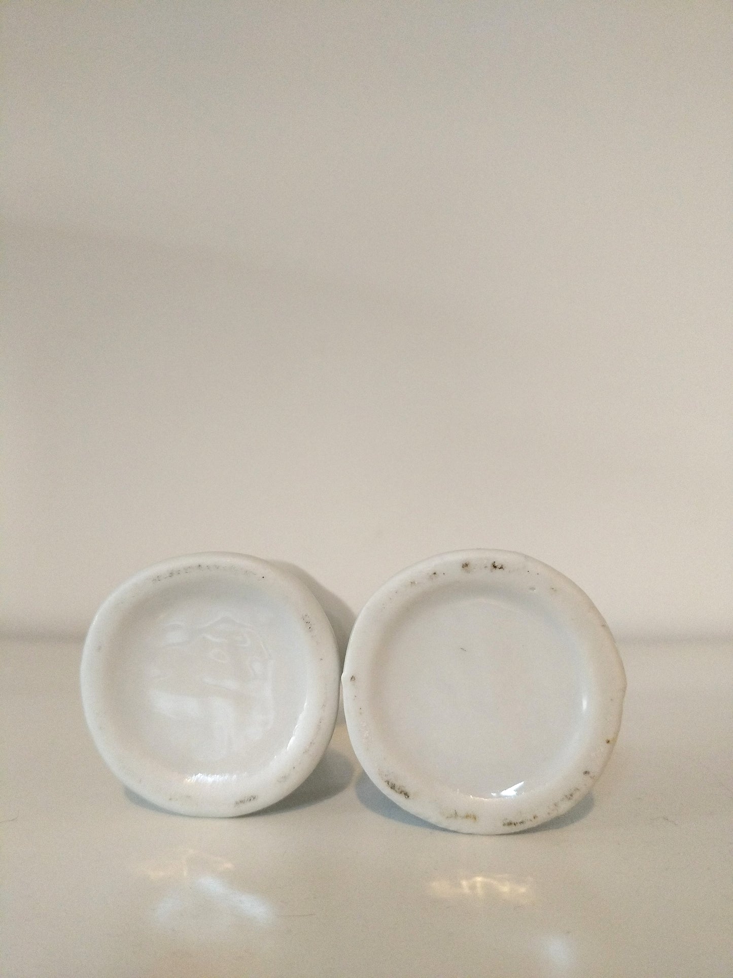 Petit soliflore/ baguier/ porte-bijoux main en céramique à l'unité - 2 pièces disponibles