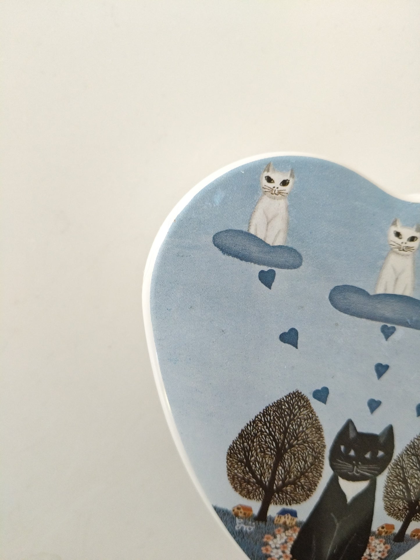 Petite boîte métallique cœur décor chats