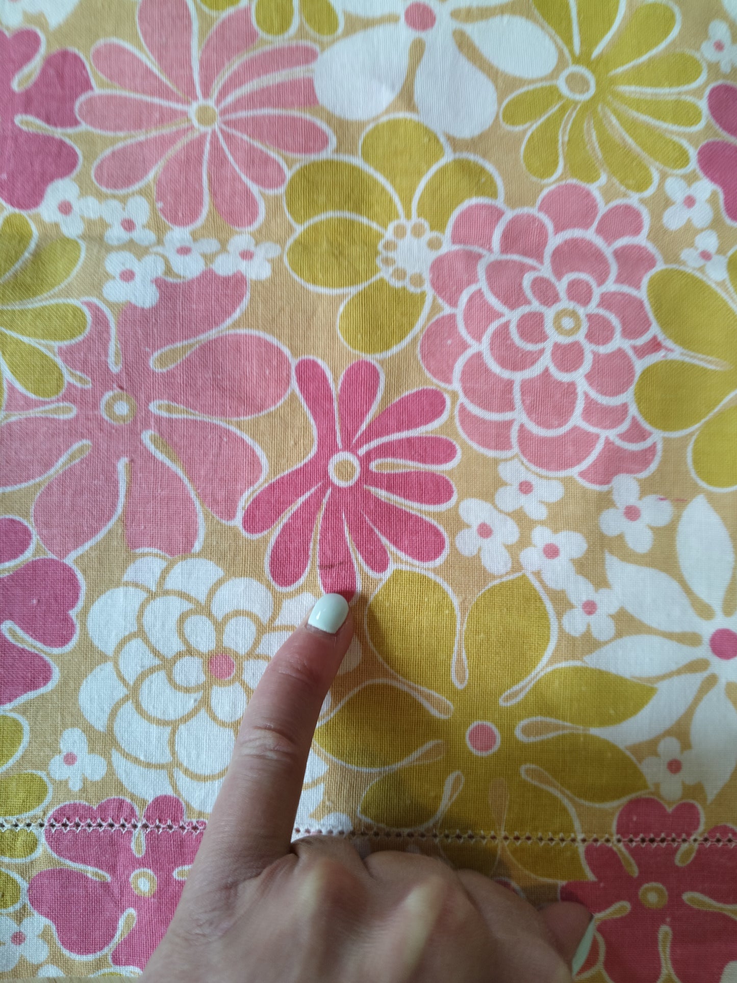 Taie rectangulaire/ petit traversin flower power en coton 74 x 48cm - cetaitmieuxavant