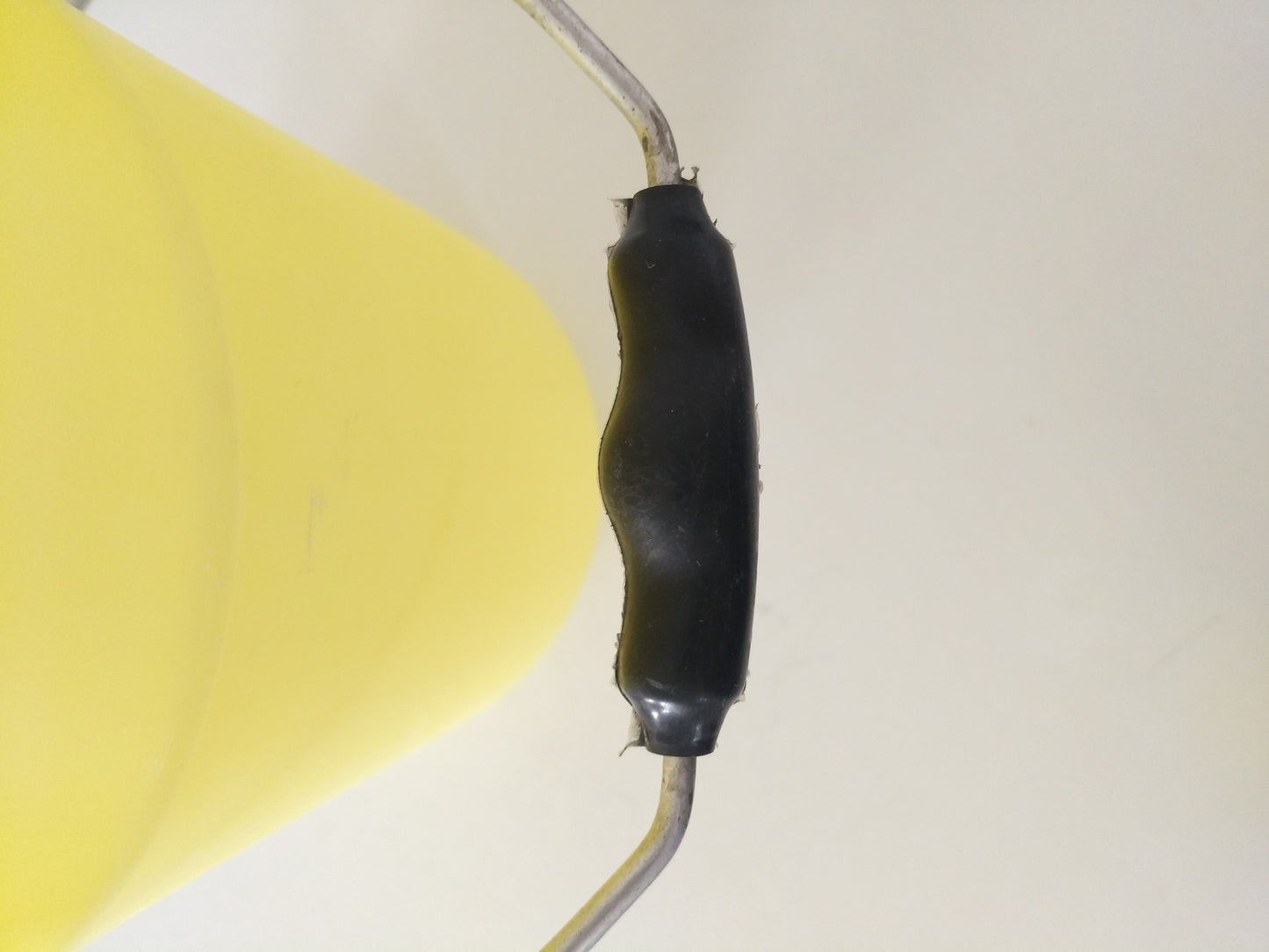 Ancien pot à lait en aluminium ou en plastique Gilac au choix