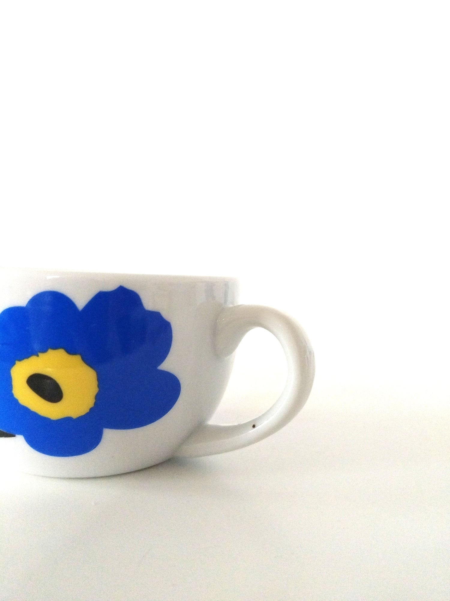 Tasse Item en porcelaine décor esprit Marimekko Unikko à l'unité - cetaitmieuxavant