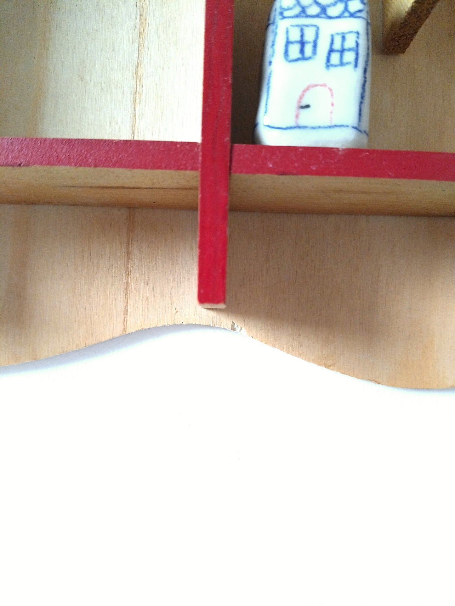 Étagère murale pomme pour miniatures en bois