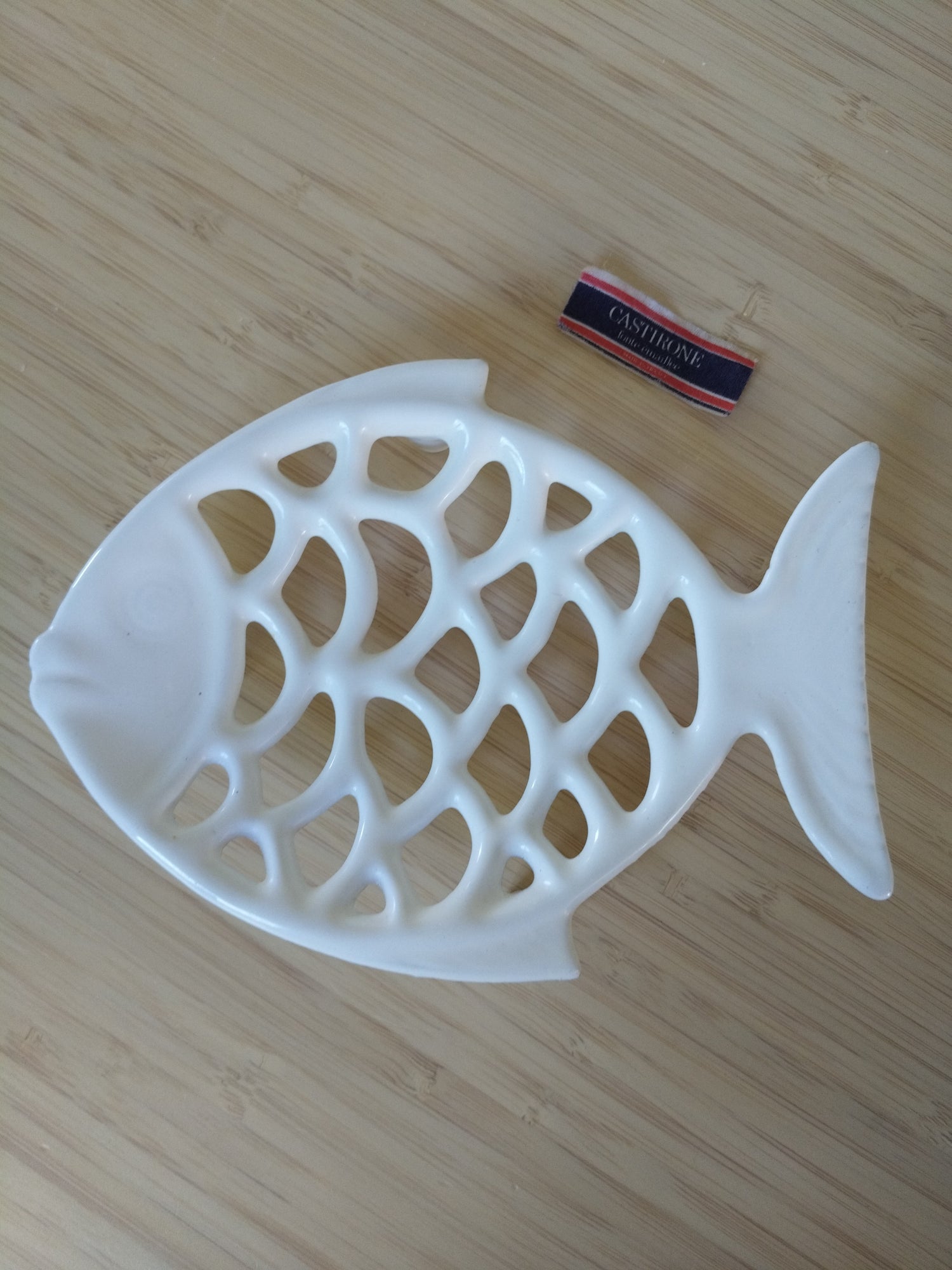 Porte-savon poisson en fonte émaillée Castirone - cetaitmieuxavant