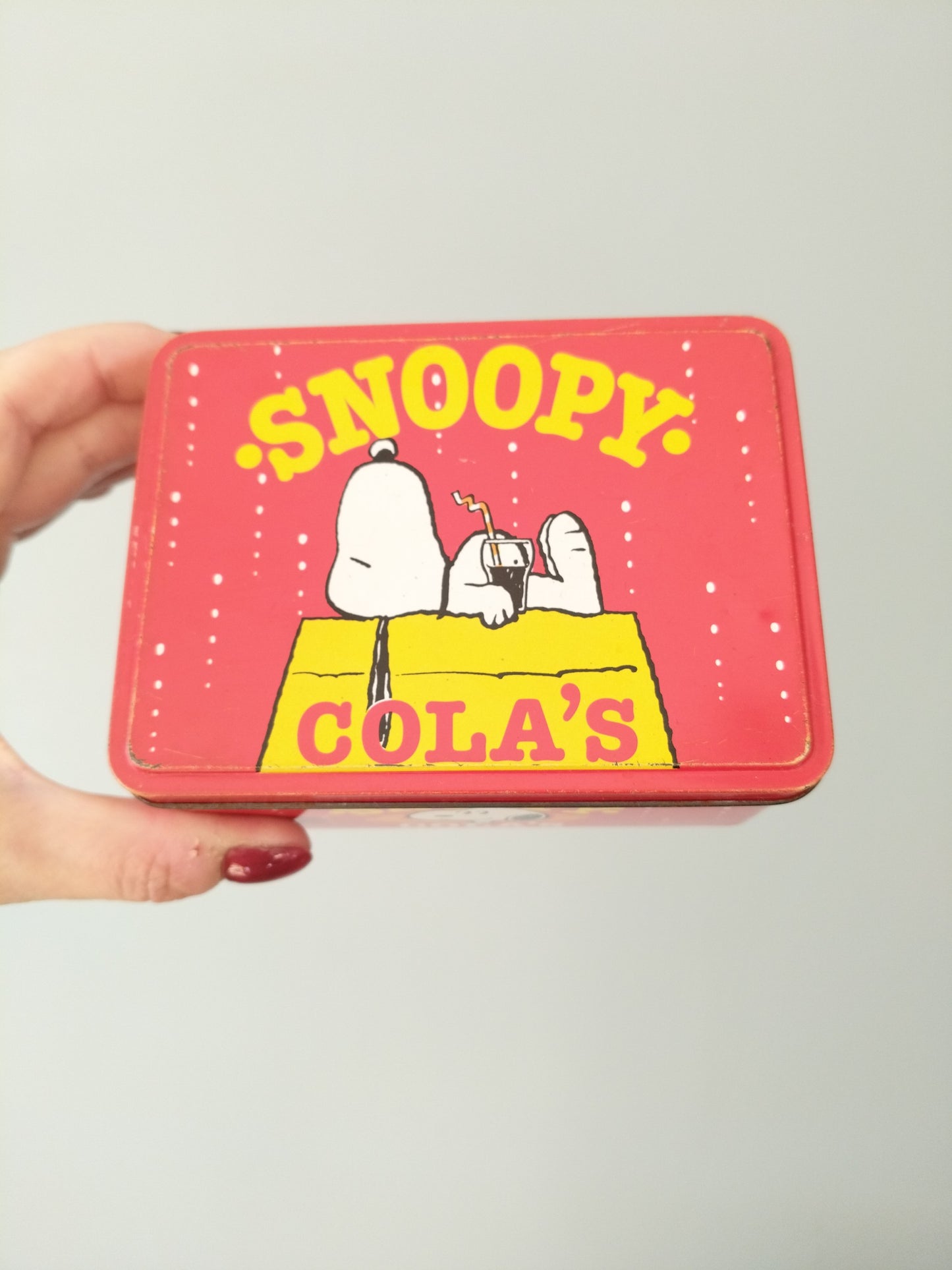 Boîte métallique Snoopy 1958 United Feature Syndicate pour Van Melle confiserie bonbons croque-tendres Cola's