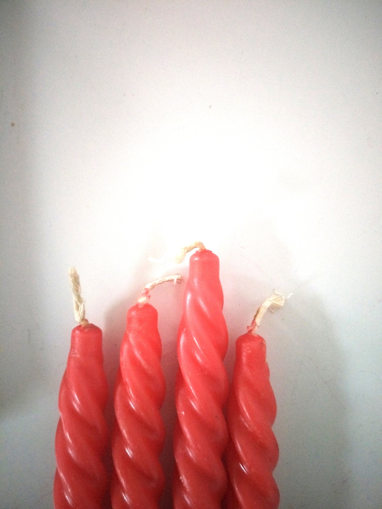 Ensemble de anciennes 4 bougies torsadées Spaas Rubis