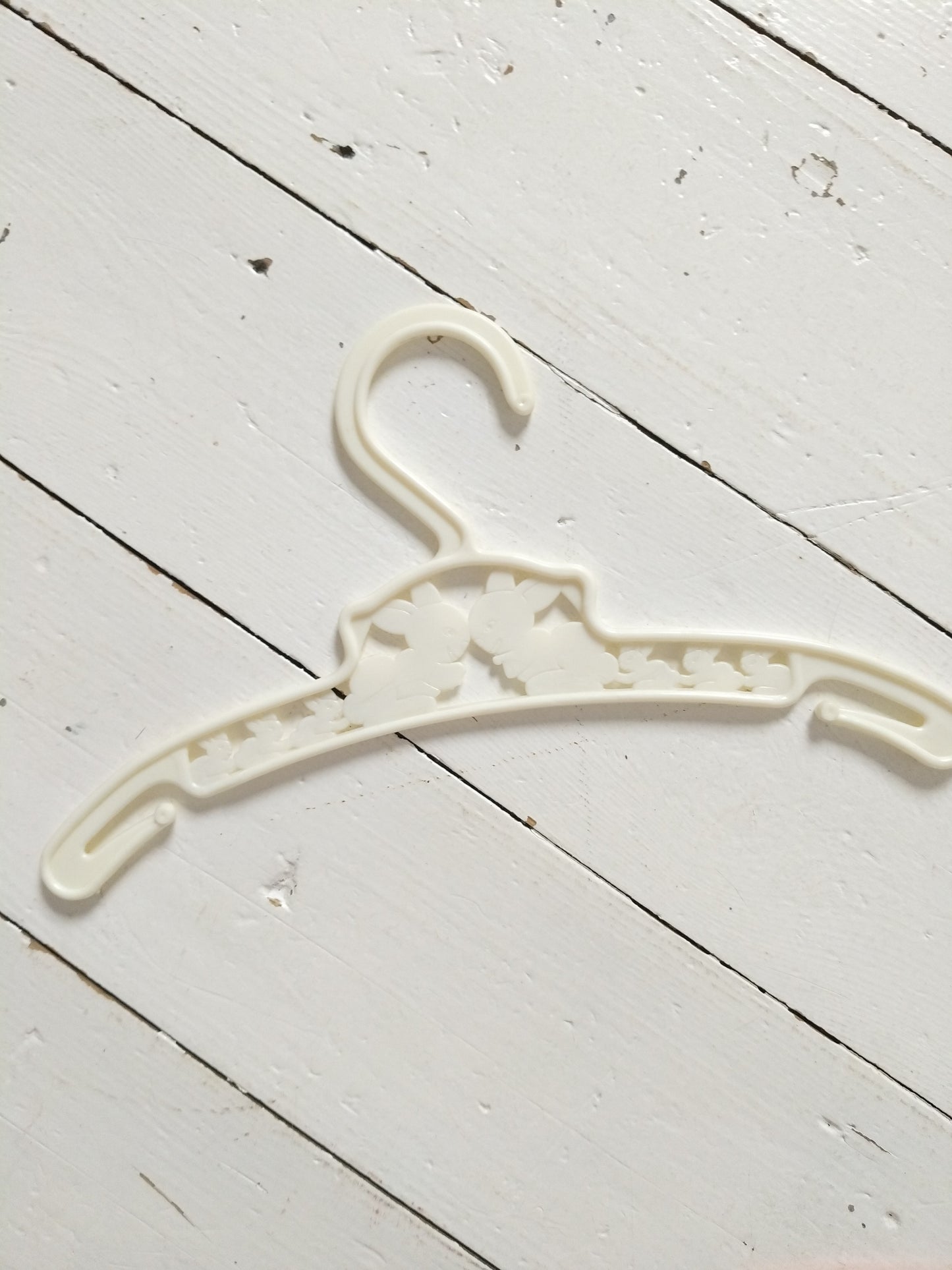 Ensemble de 2 cintres en plastique enfant - cetaitmieuxavant