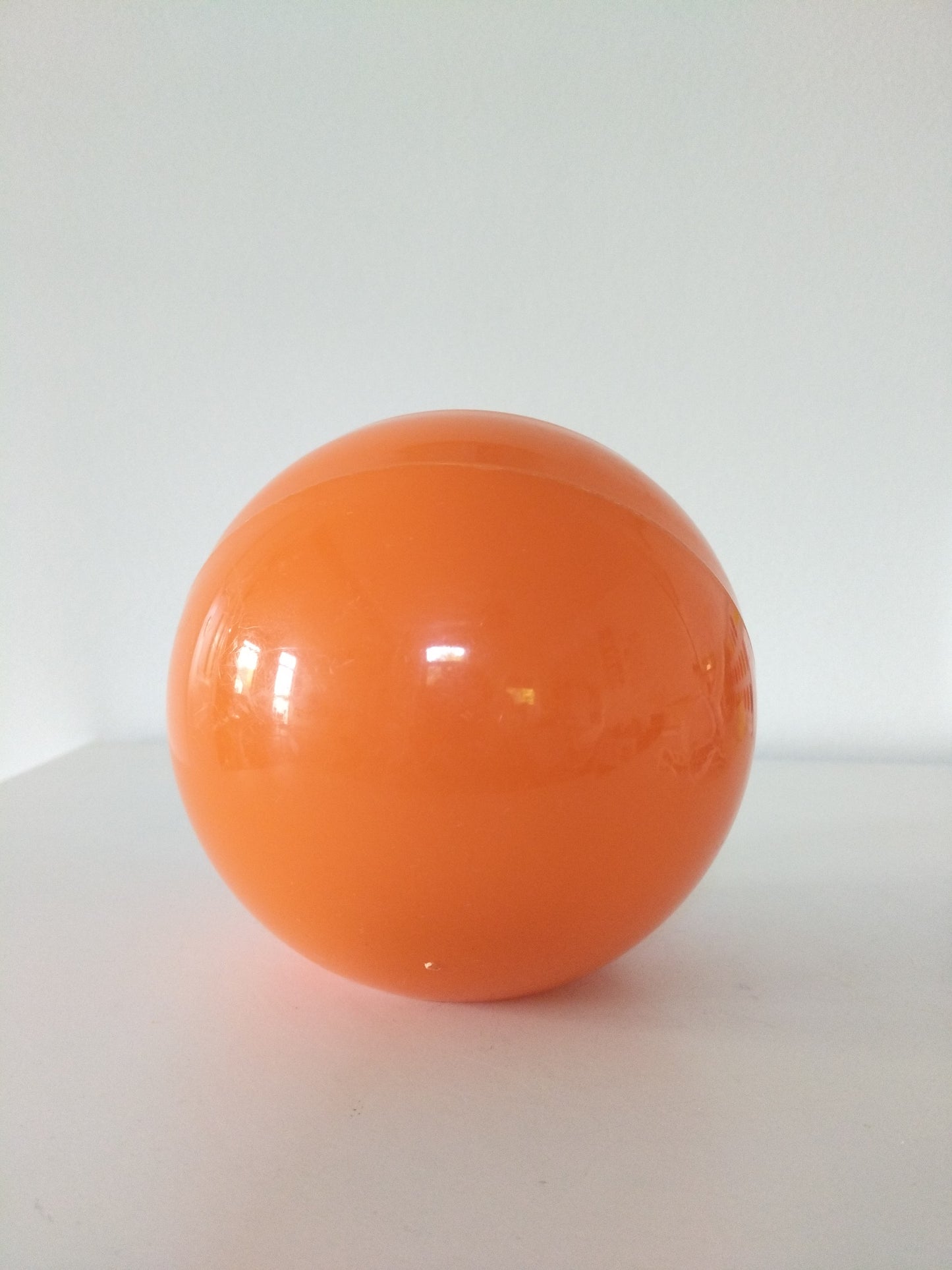 Petit miroir de table sphérique boule space age en plastique