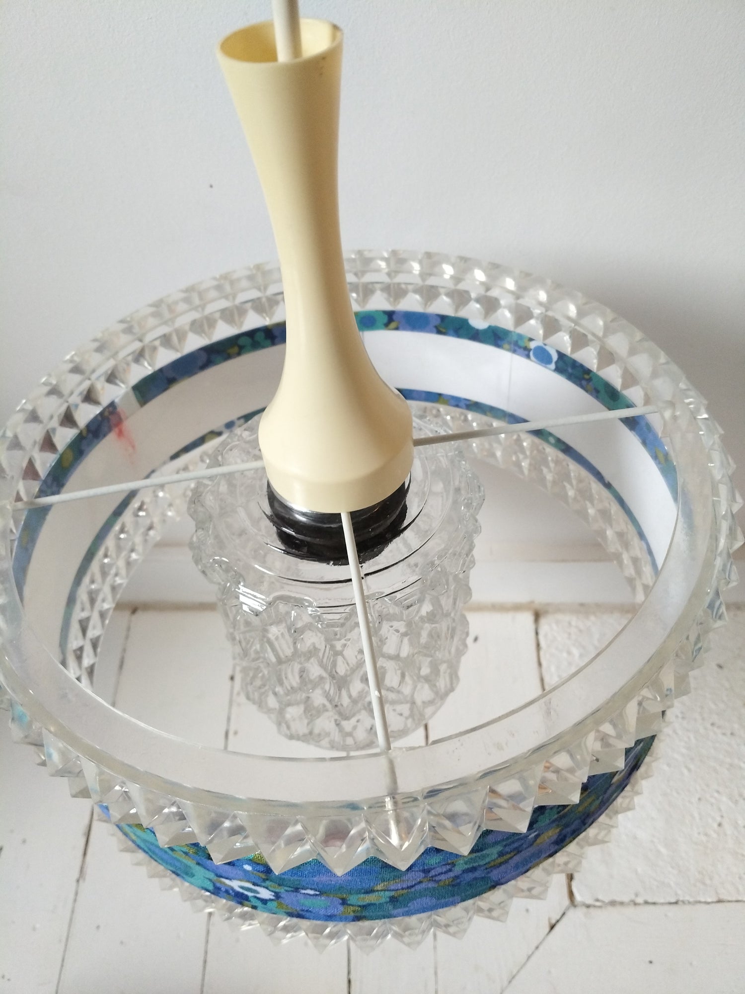 Luminaire suspension verre et plexi - cetaitmieuxavant