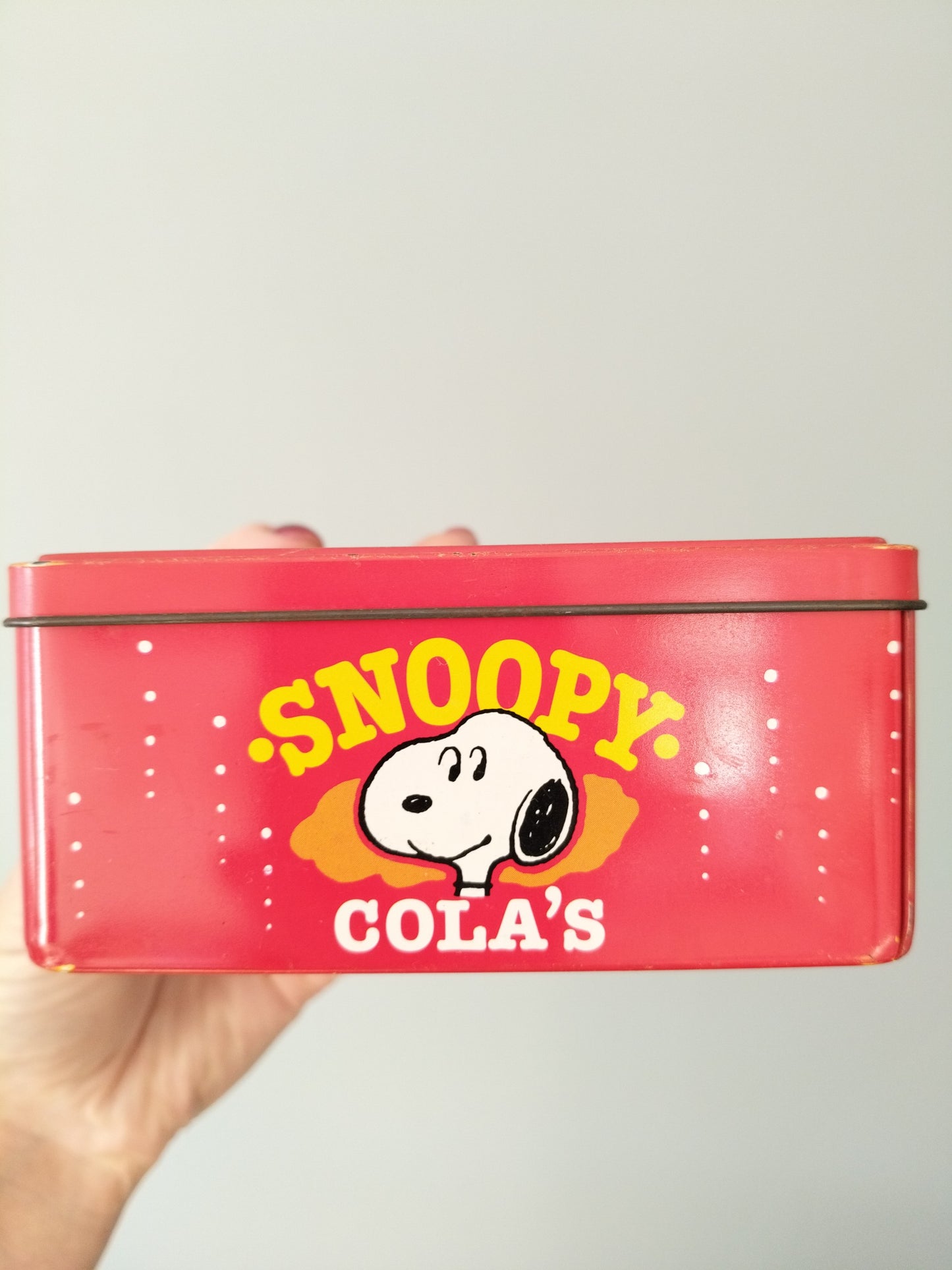 Boîte métallique Snoopy 1958 United Feature Syndicate pour Van Melle confiserie bonbons croque-tendres Cola's