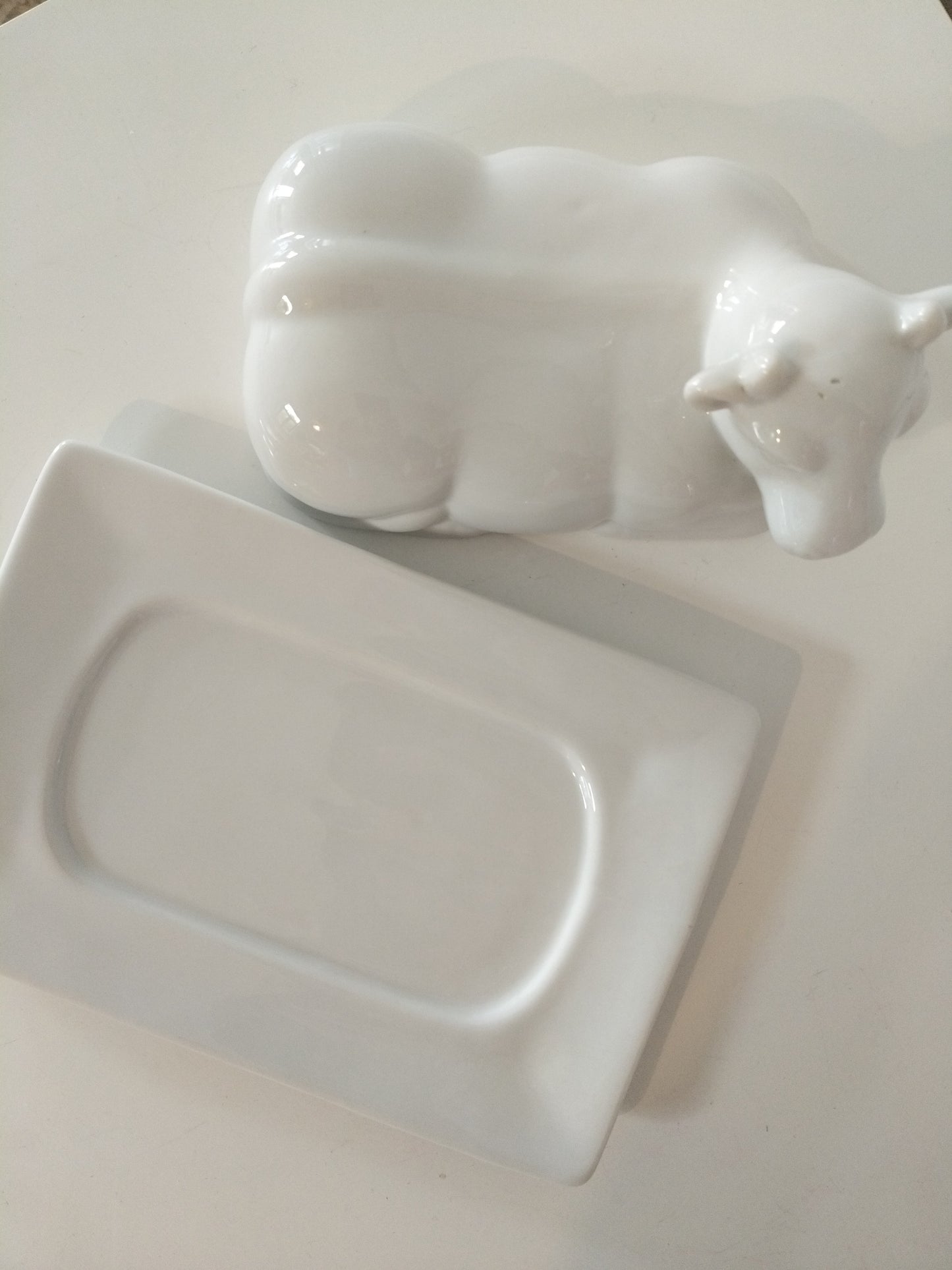 Beurrier vache en porcelaine