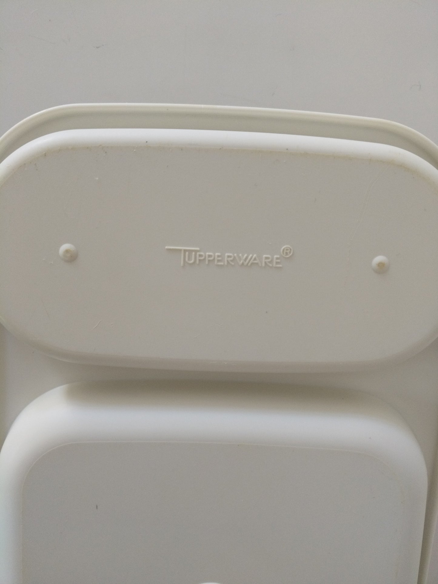 Petit plateau repas avec couvercle Tupperware - cetaitmieuxavant