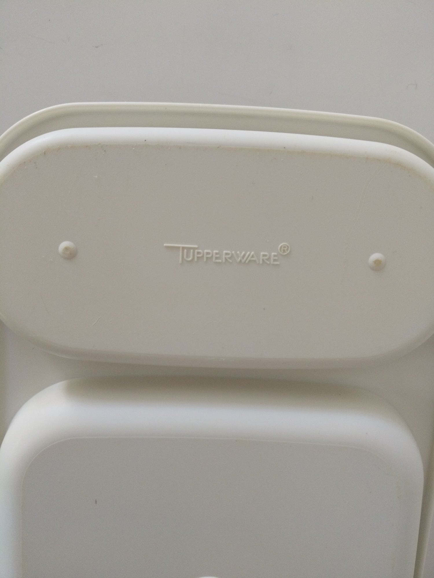 Petit plateau repas avec couvercle Tupperware - cetaitmieuxavant