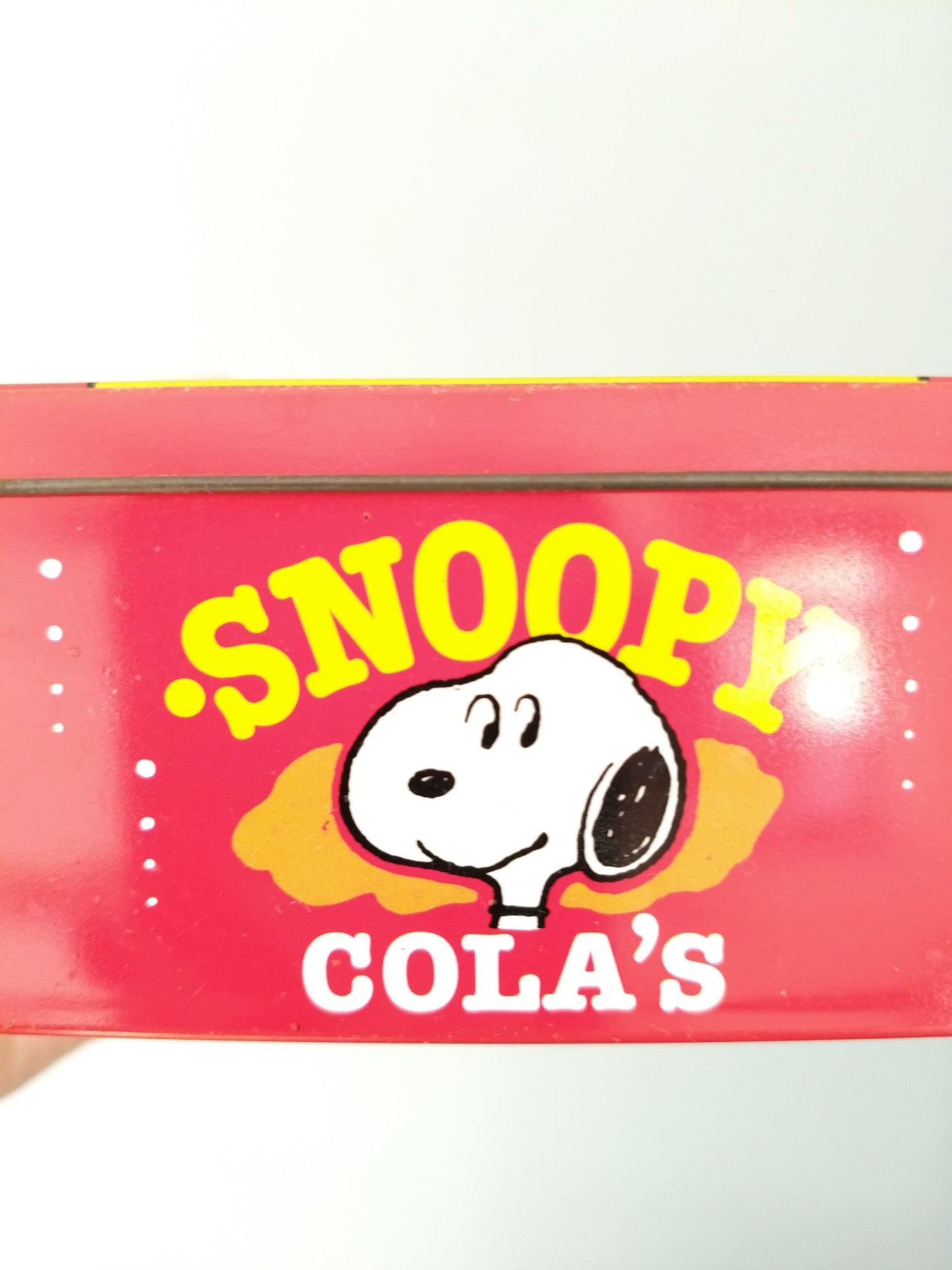 Boîte métallique Snoopy 1958 United Feature Syndicate pour Van Melle confiserie bonbons croque-tendres Cola's