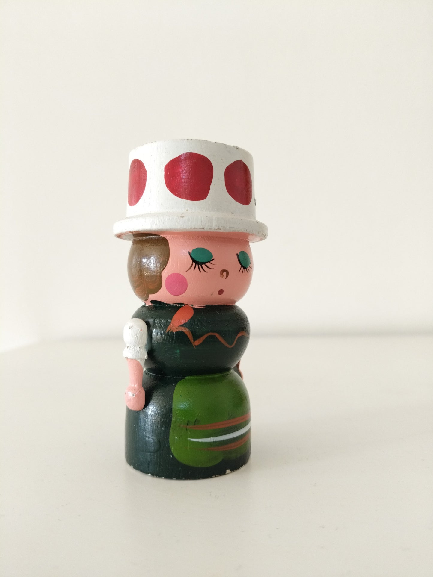 Coquetier personnage en bois au choix - cetaitmieuxavant