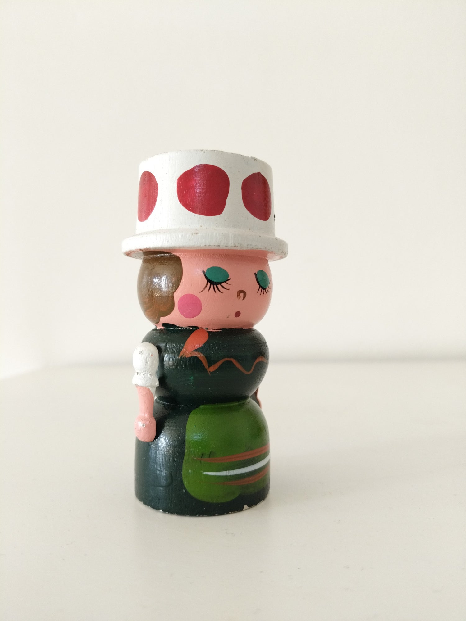 Coquetier personnage en bois au choix - cetaitmieuxavant