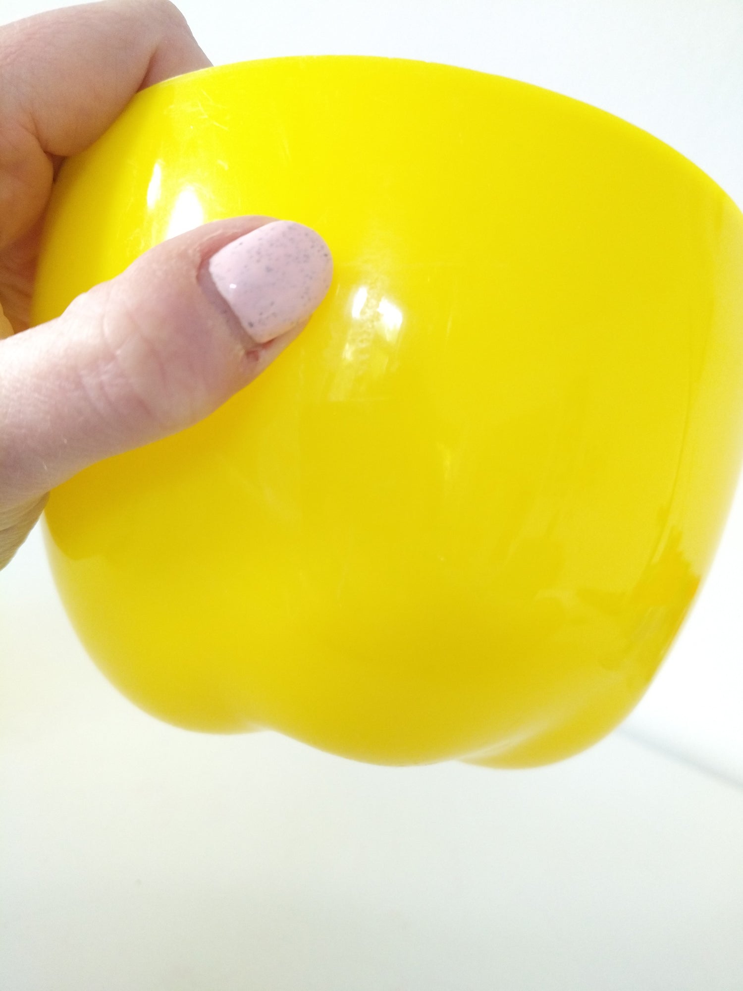 Boîte/ pomme à glaçons en plastique JAUNE - cetaitmieuxavant