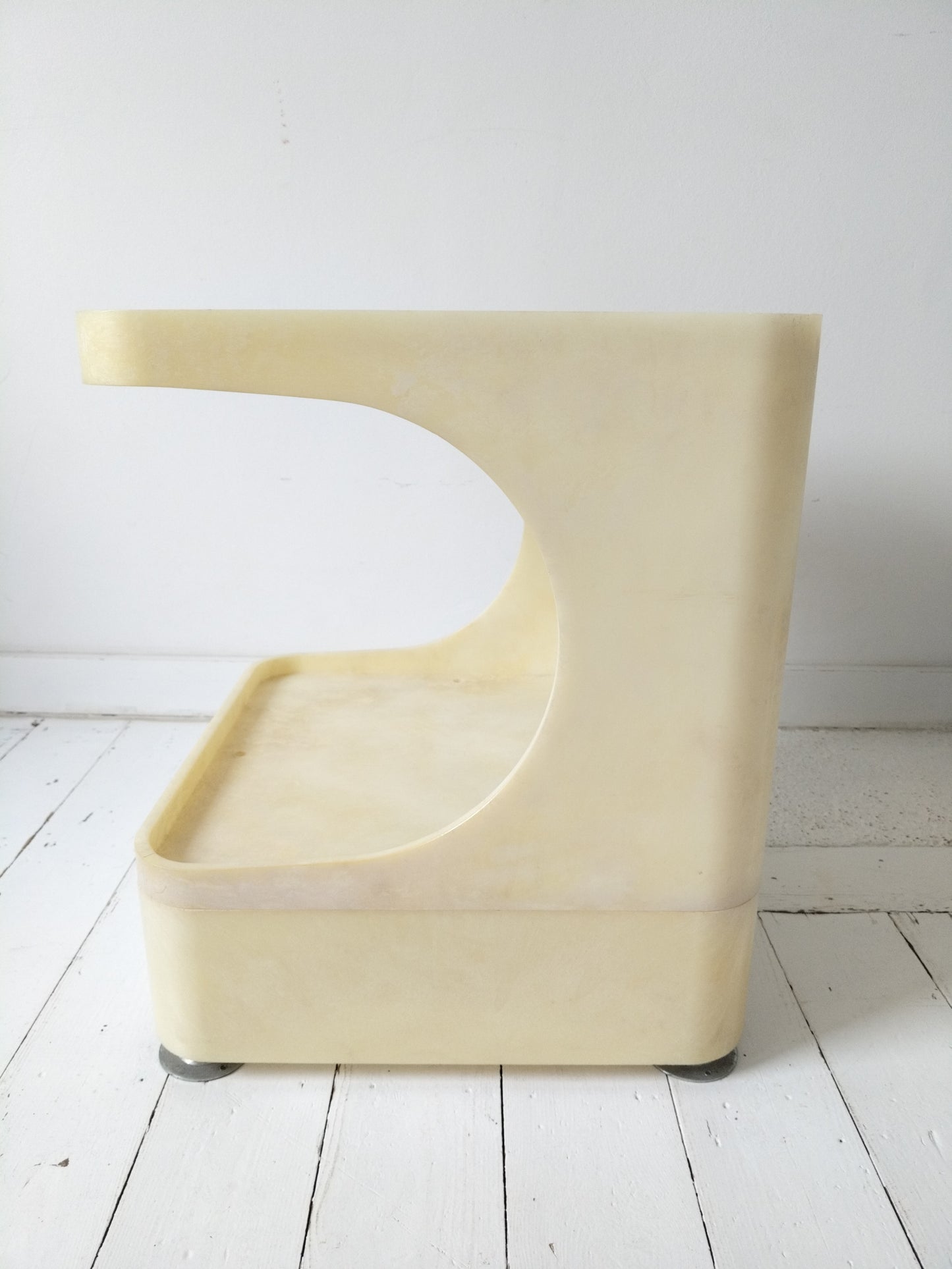 Petit meuble d'appoint/ chevet/ desserte en fibre de verre