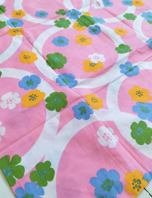 Taie d'oreiller flower power en coton 65 x 65cm - cetaitmieuxavant