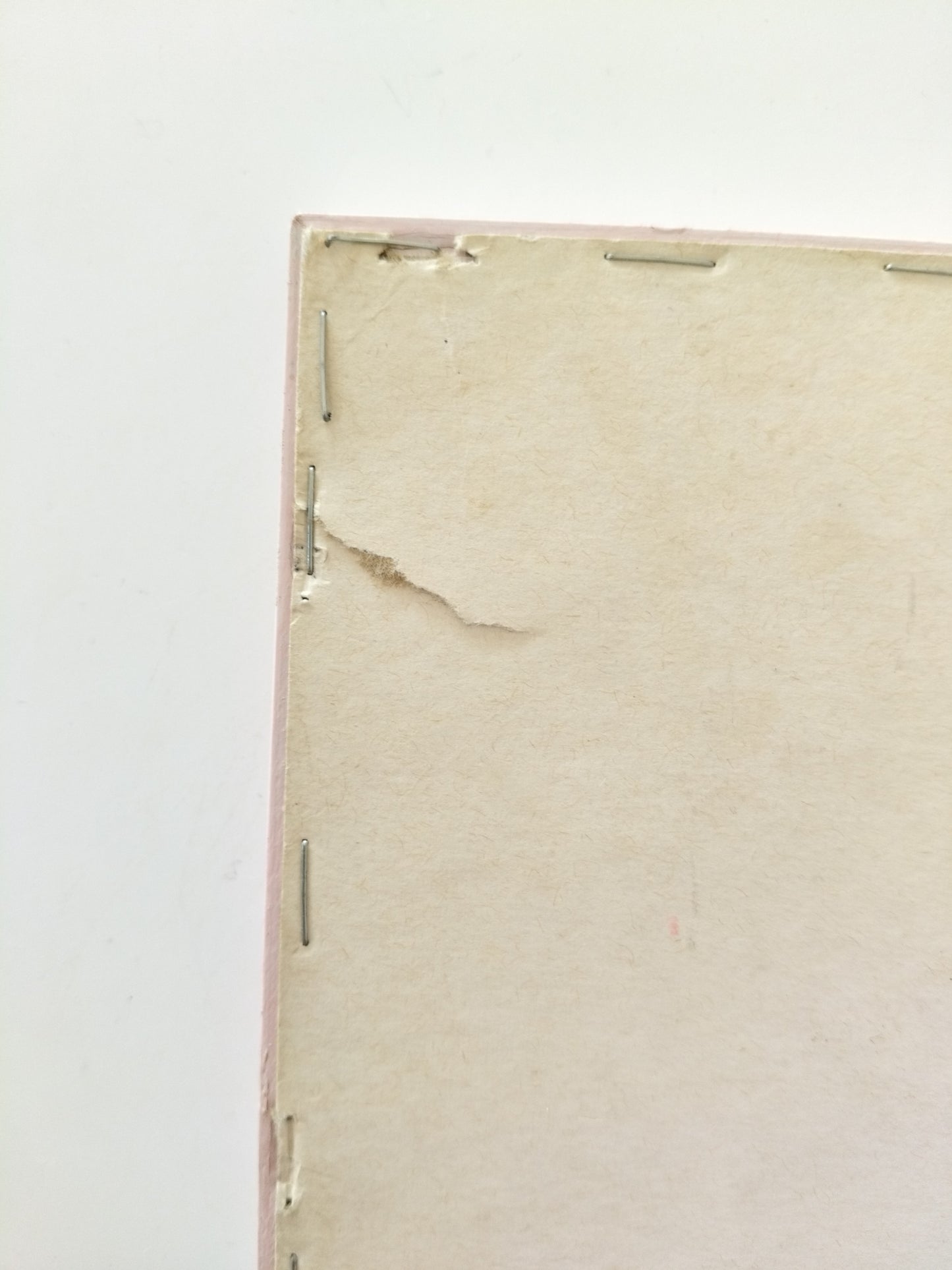 Broderie murale encadrée décor naïf enfantin