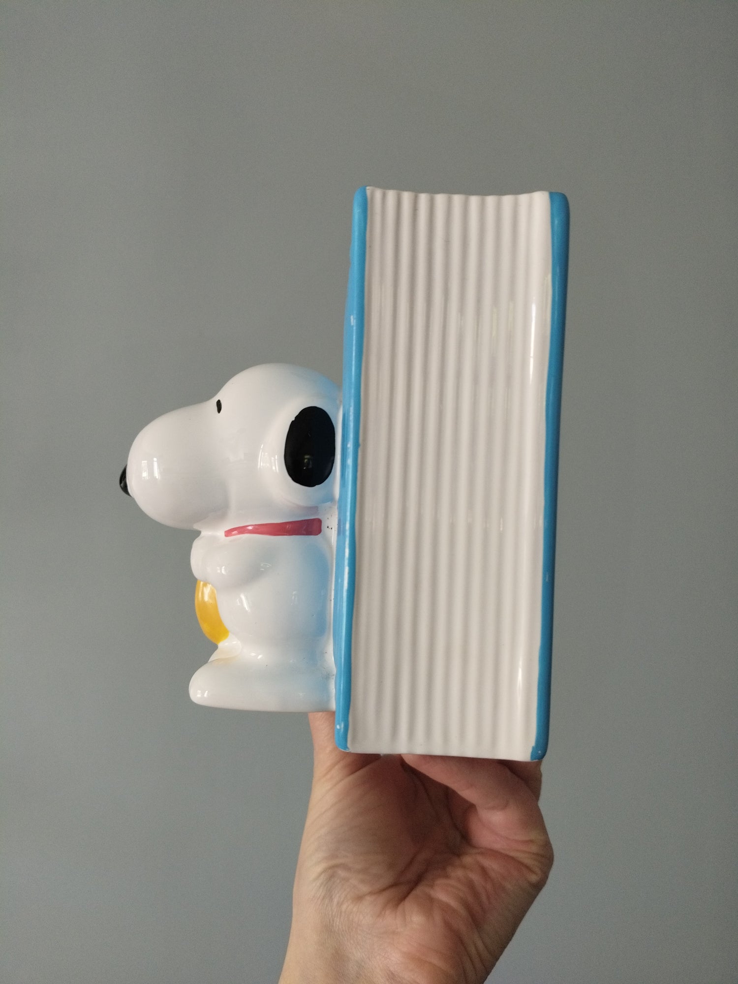 Tirelire Snoopy saxophoniste livre en céramique Peanuts United Feature Syndicate Denz - cetaitmieuxavant