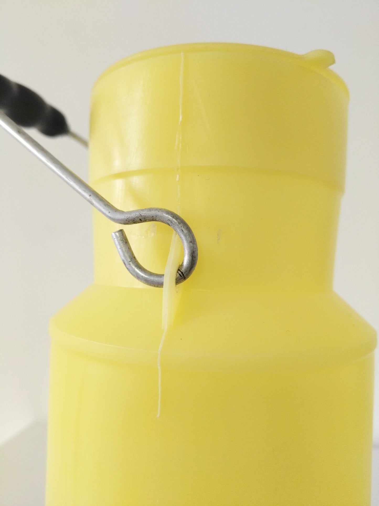 Ancien pot à lait en aluminium ou en plastique Gilac au choix