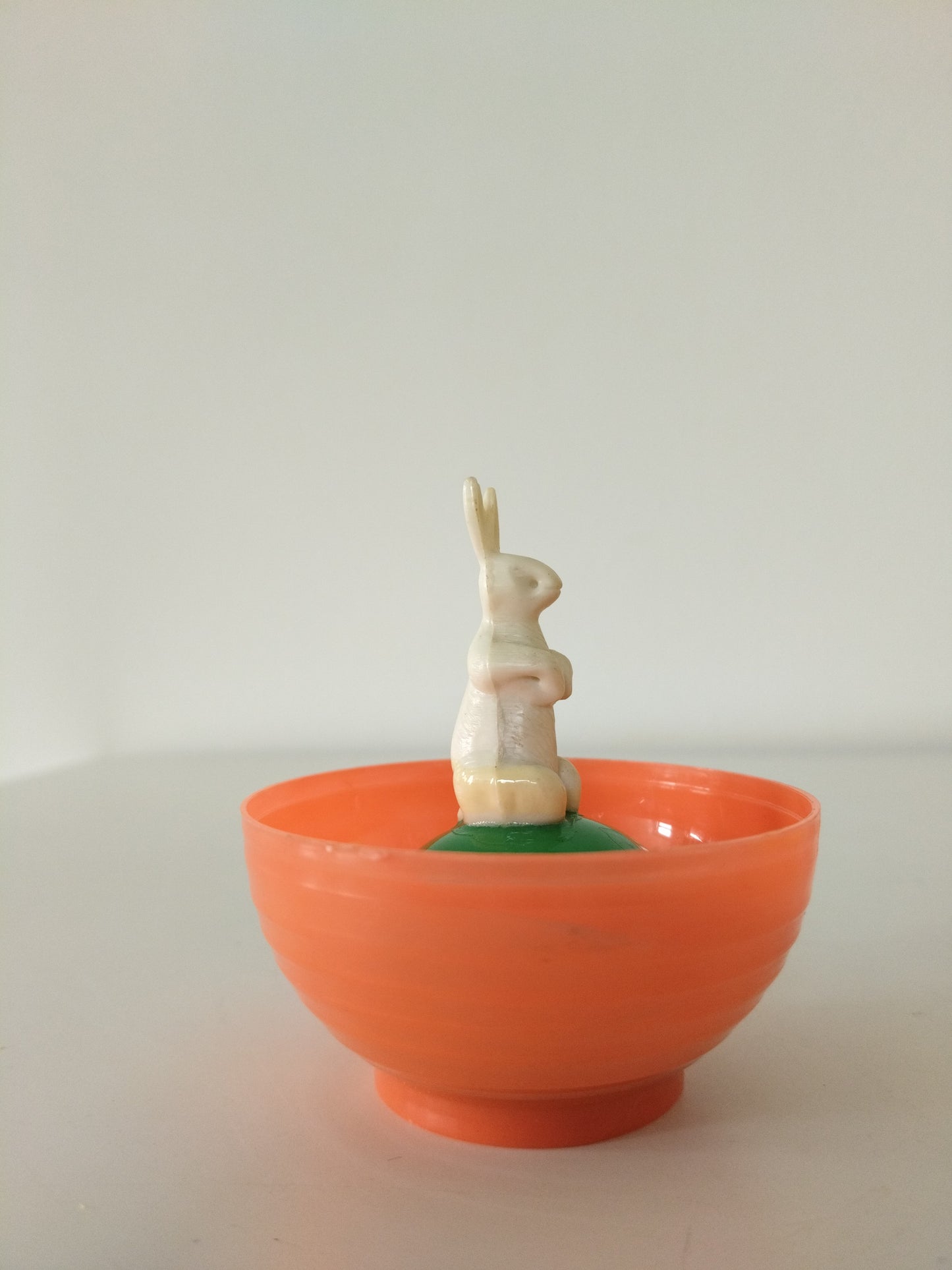 Déco de Pâques/ lapin en plastique