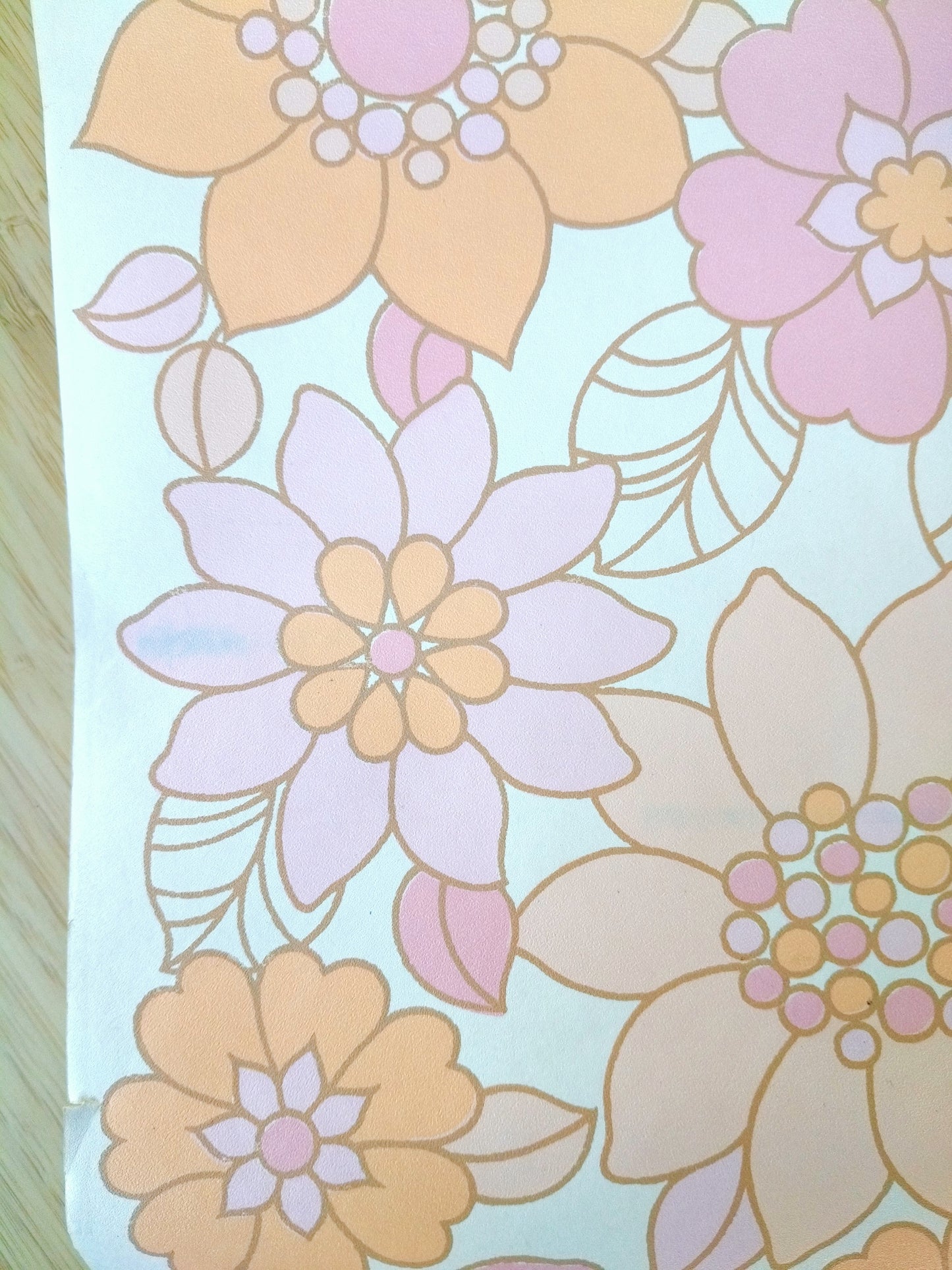 Rouleau de papier peint flower power entamé (encore 7mètres)