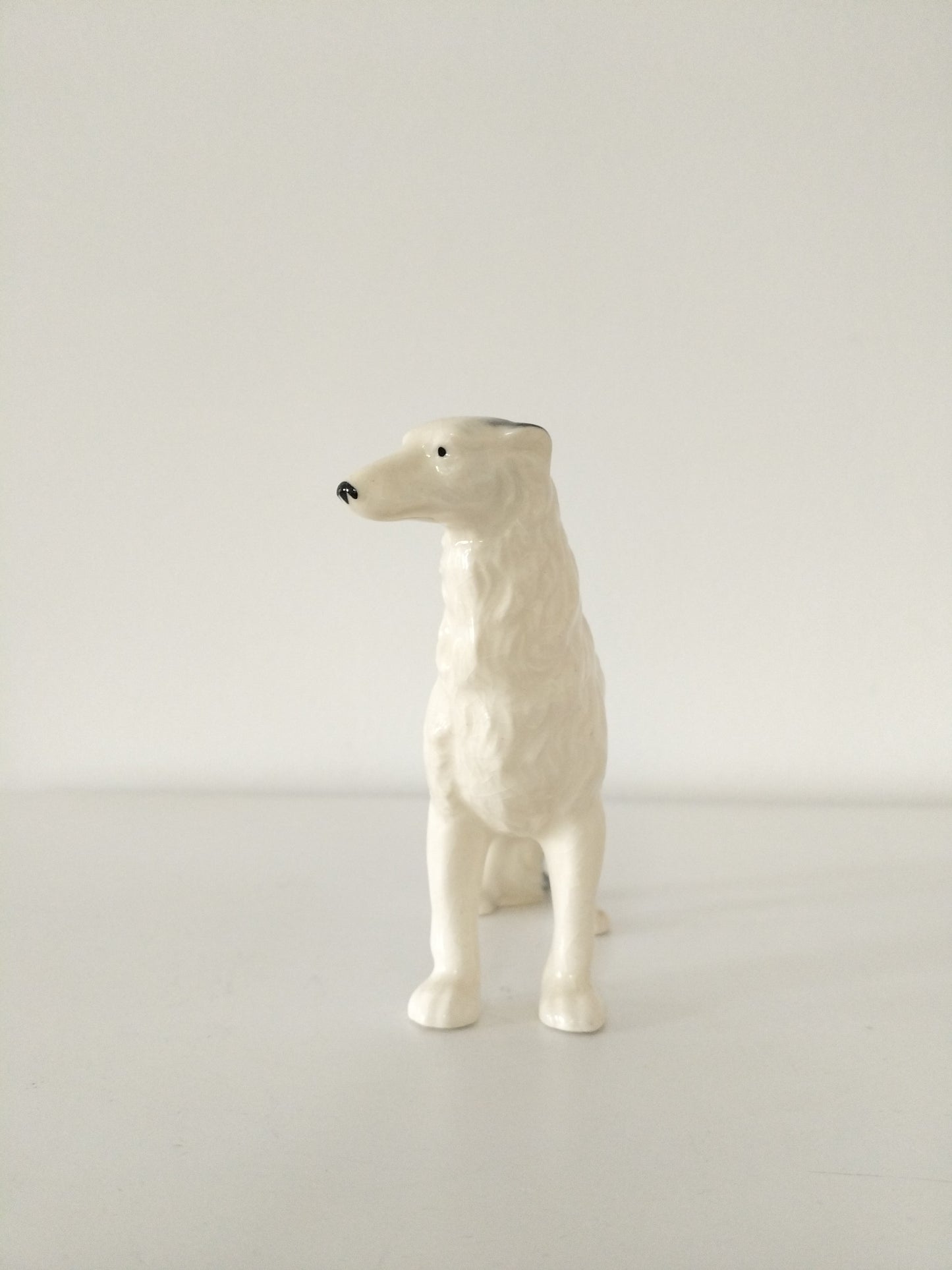Statuette chien lévrier barzoï en porcelaine Japan