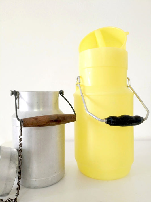 Ancien pot à lait en aluminium ou en plastique Gilac au choix