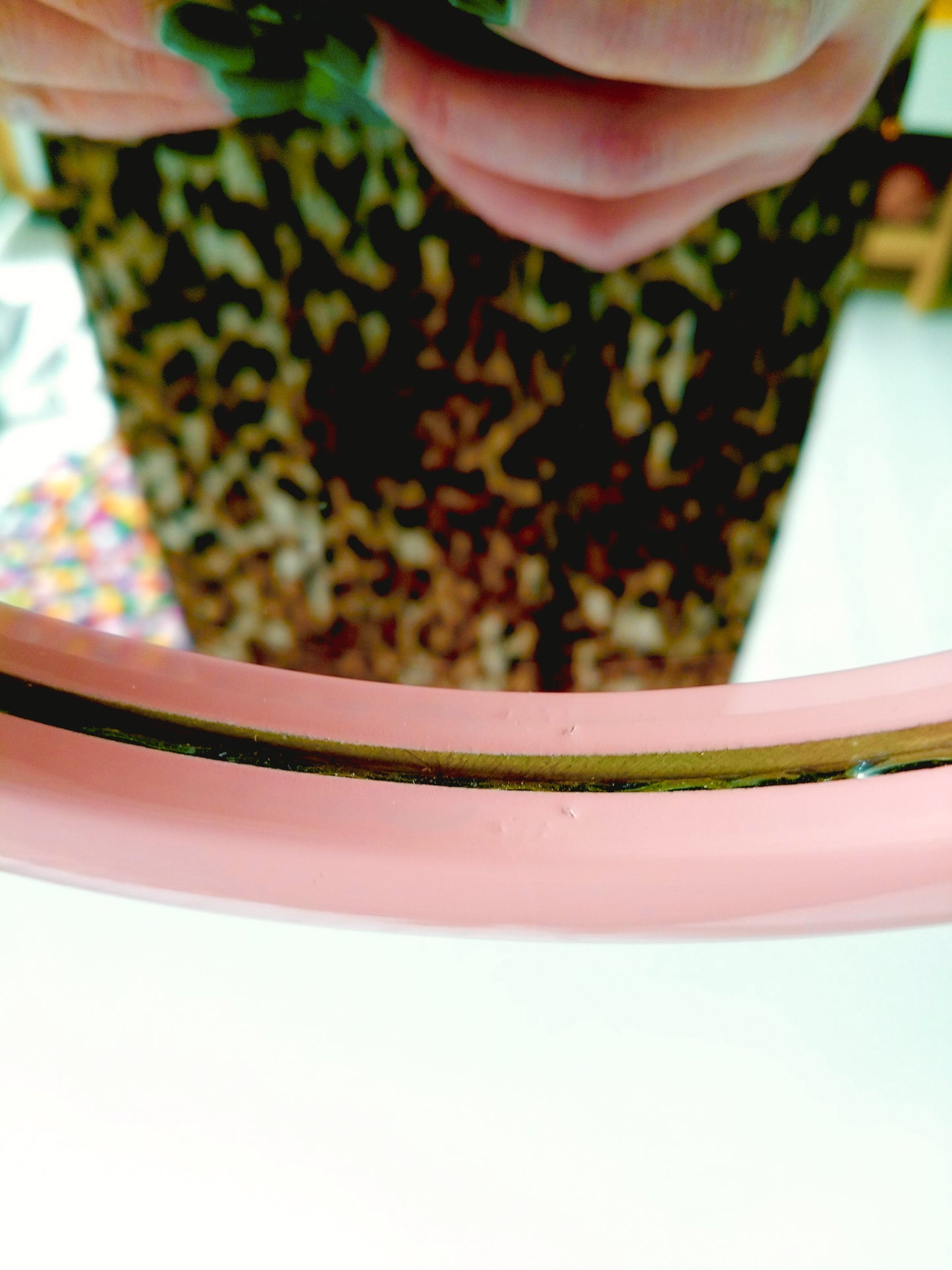 Petit miroir mural ovale en bois rose - cetaitmieuxavant