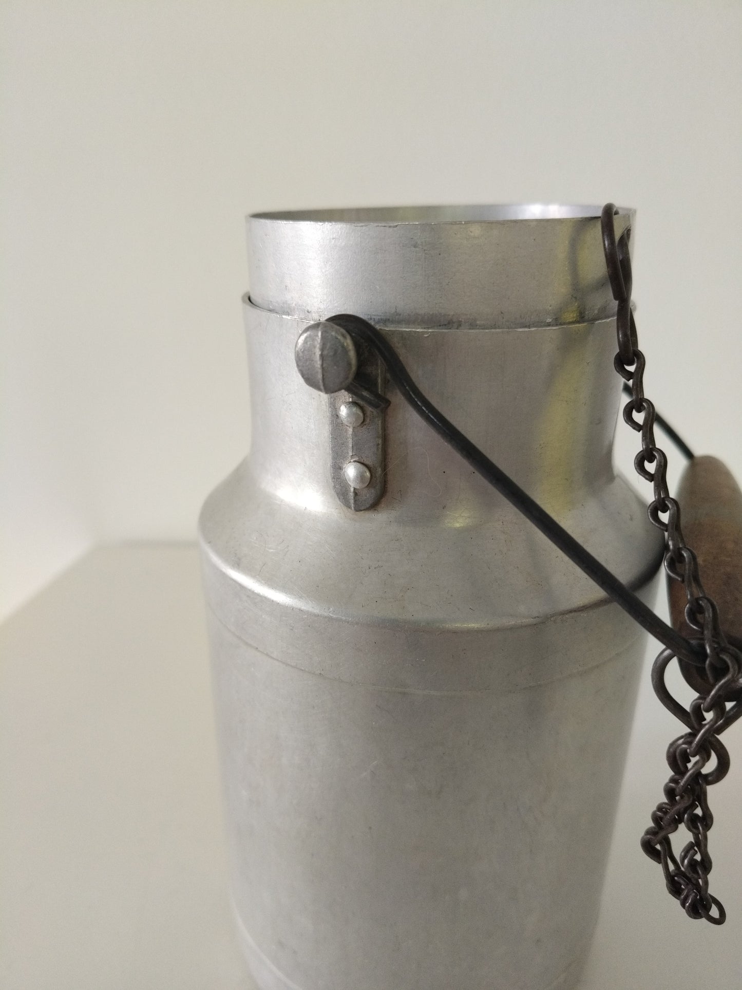 Ancien pot à lait en aluminium ou en plastique Gilac au choix