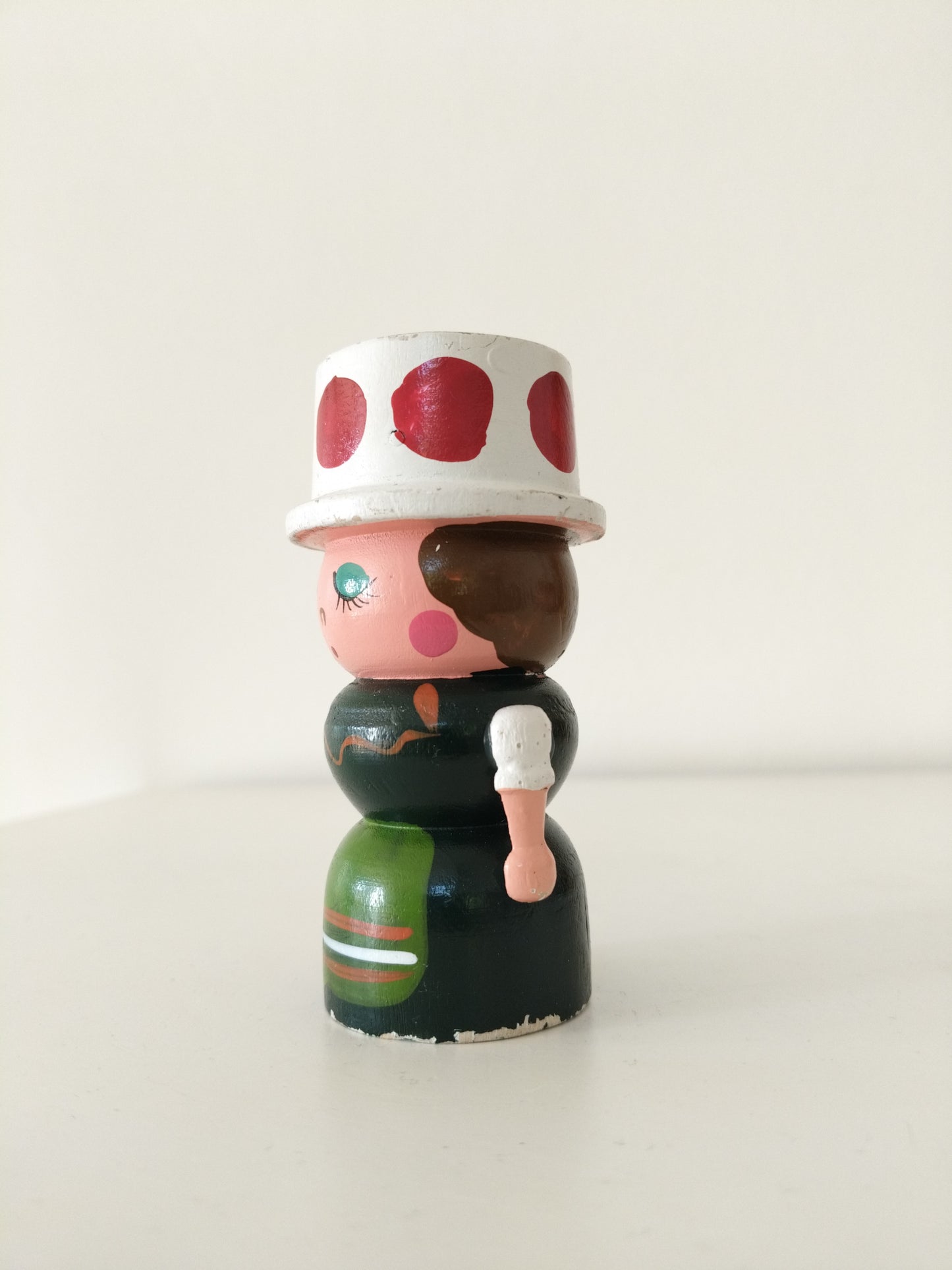 Coquetier personnage en bois au choix - cetaitmieuxavant