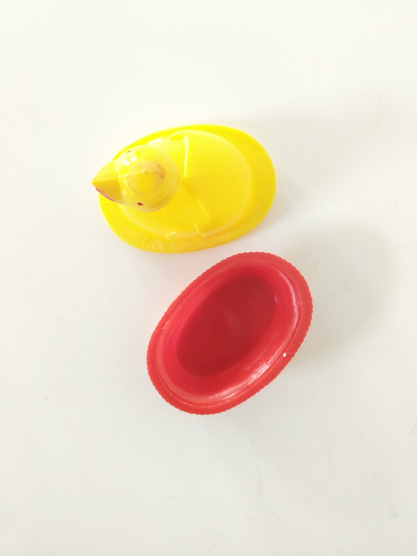 Déco de Pâques/ petite boîte poussin en plastique