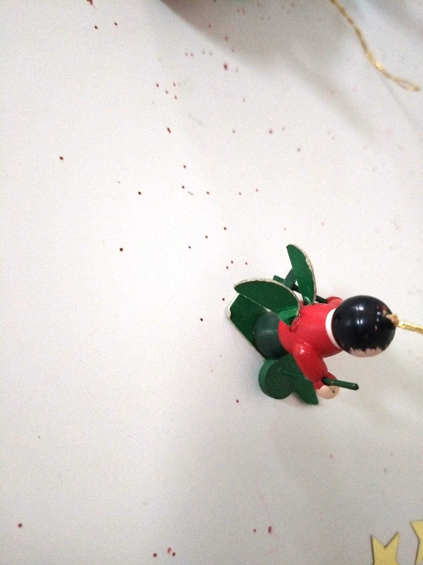 8 petits sujets de Noël en bois à suspendre (2 lots disponibles)