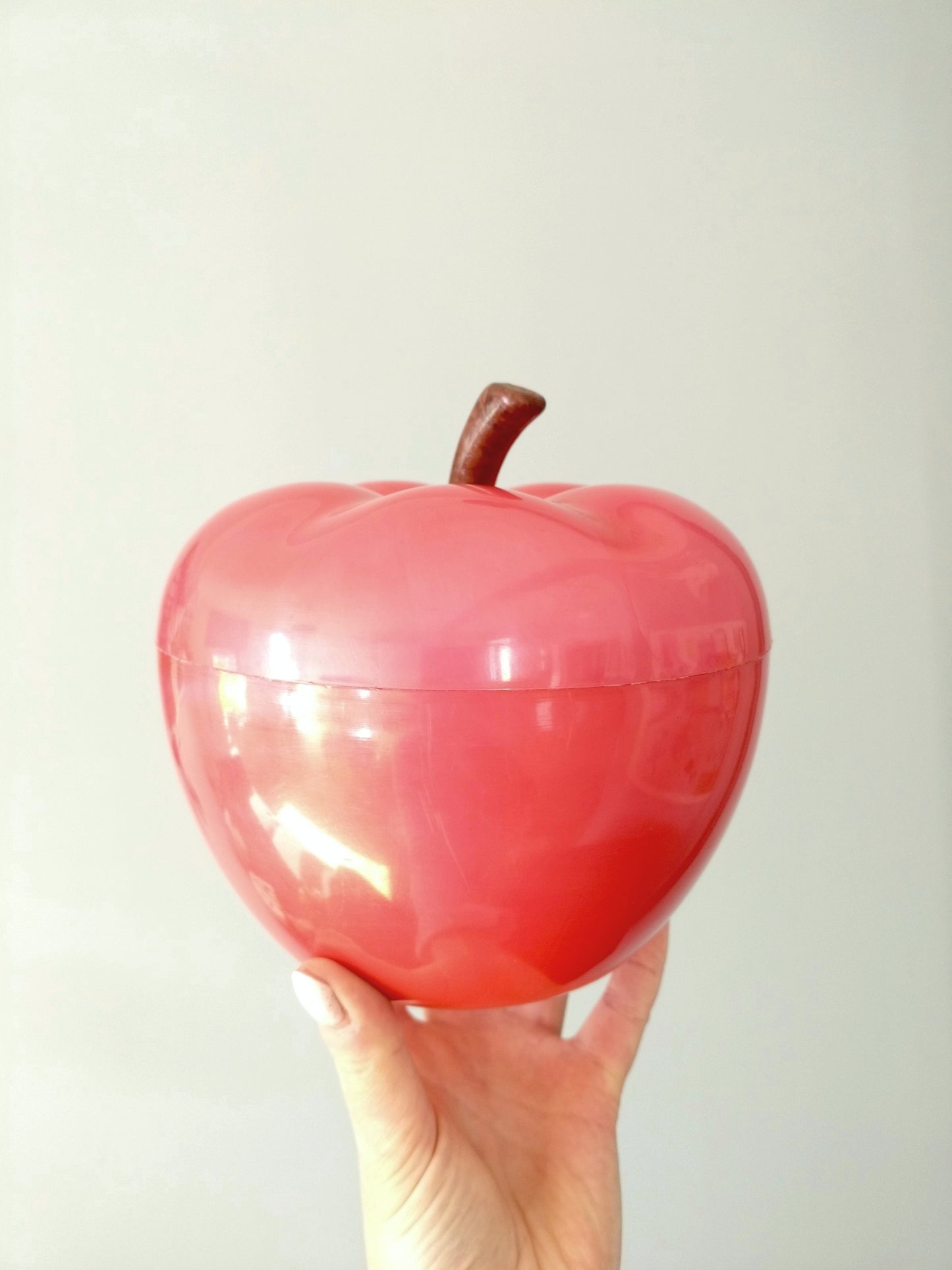 Boîte pomme en plastique framboise nacré - cetaitmieuxavant