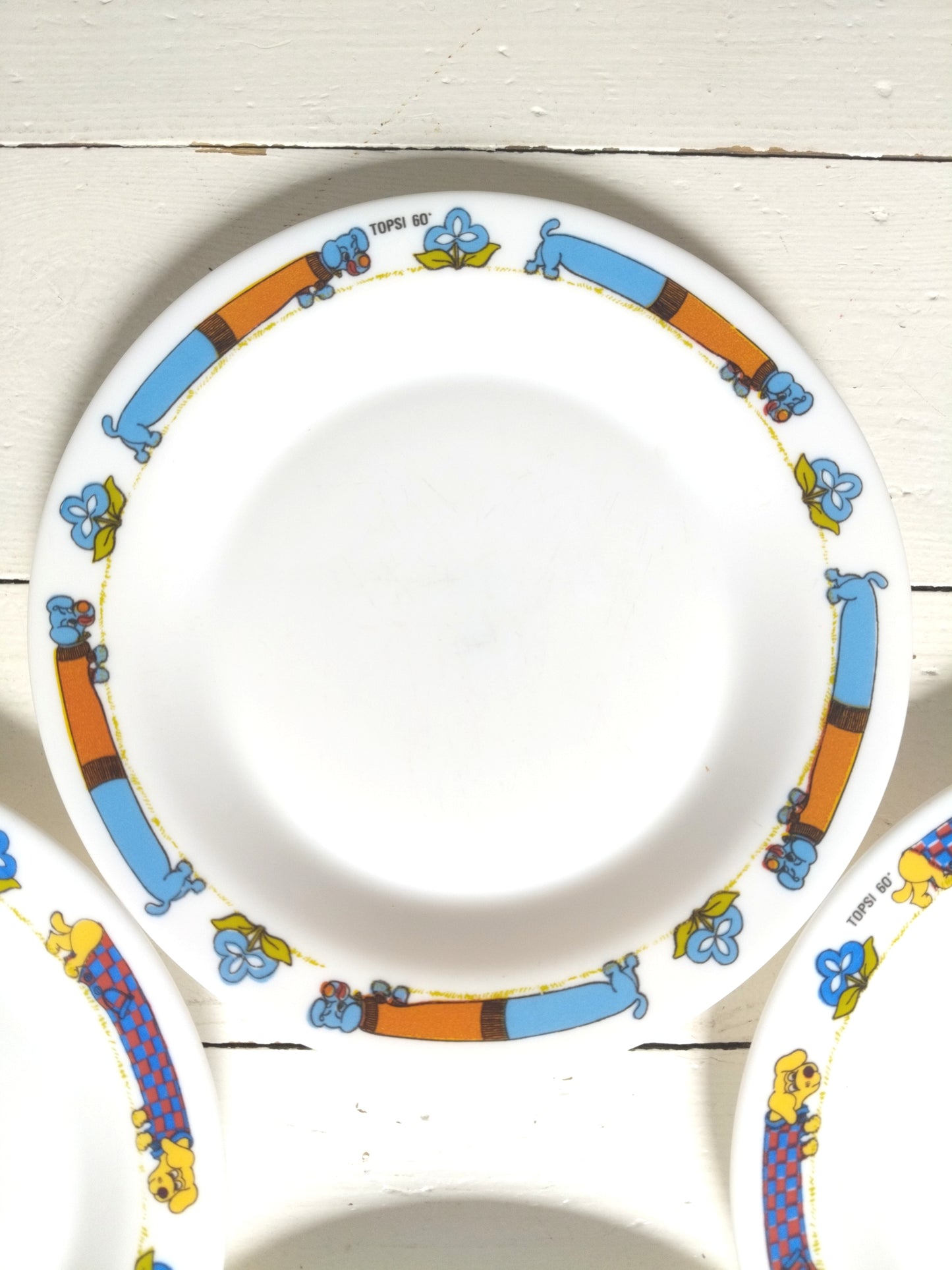 Ensemble de 4 assiettes Arcopal Topsi 60 teckels chiens-saucisses - cetaitmieuxavant