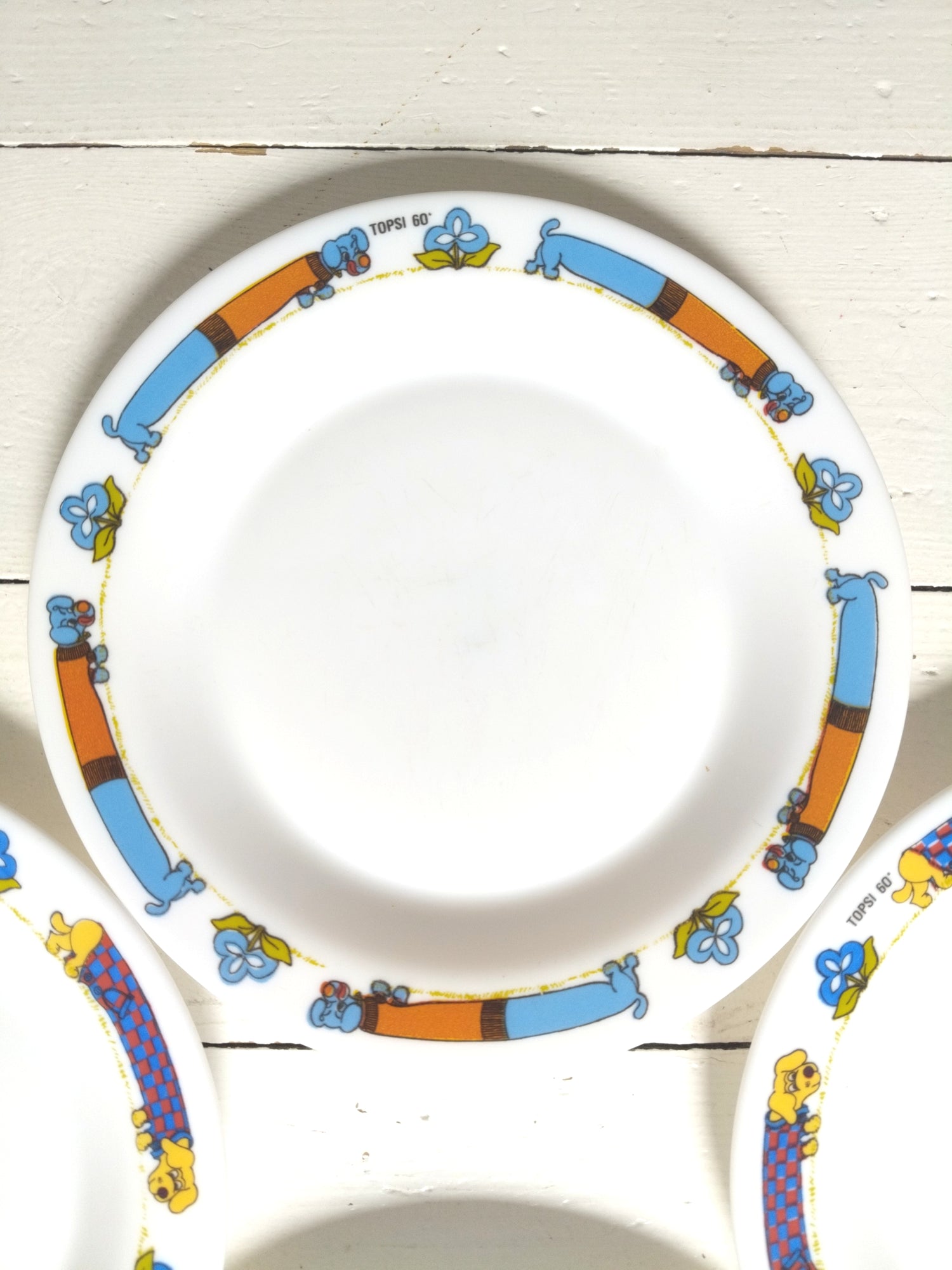 Ensemble de 4 assiettes Arcopal Topsi 60 teckels chiens-saucisses - cetaitmieuxavant