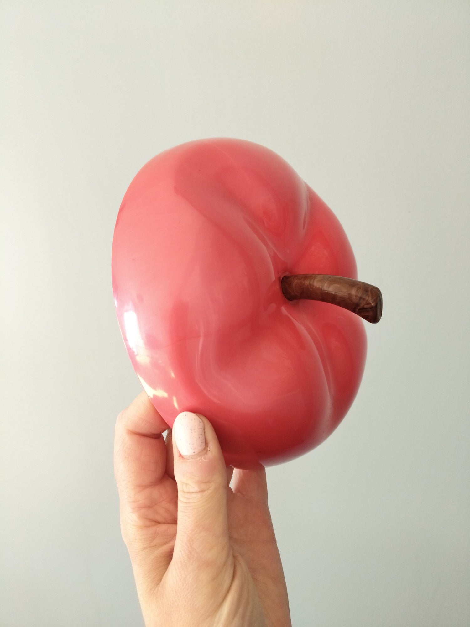 Boîte pomme en plastique framboise nacré - cetaitmieuxavant