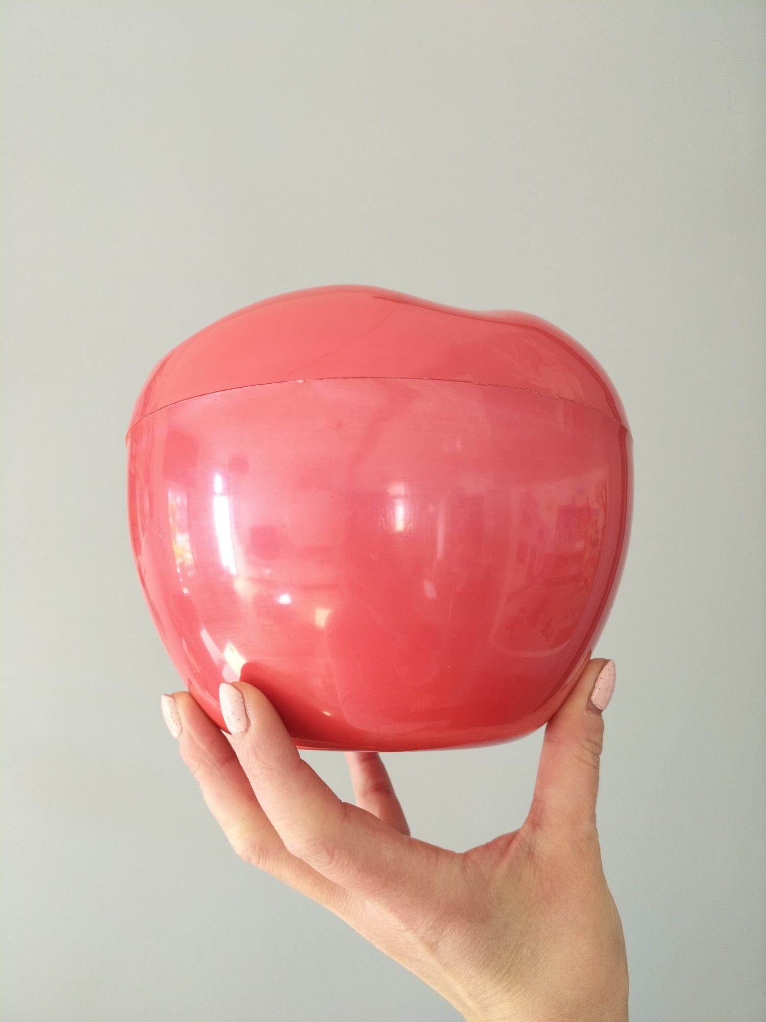 Boîte pomme en plastique framboise nacré - cetaitmieuxavant