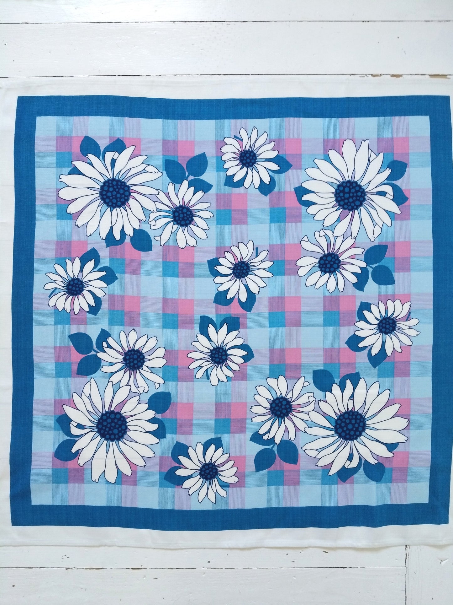 Petite nappe carrée flower power - cetaitmieuxavant