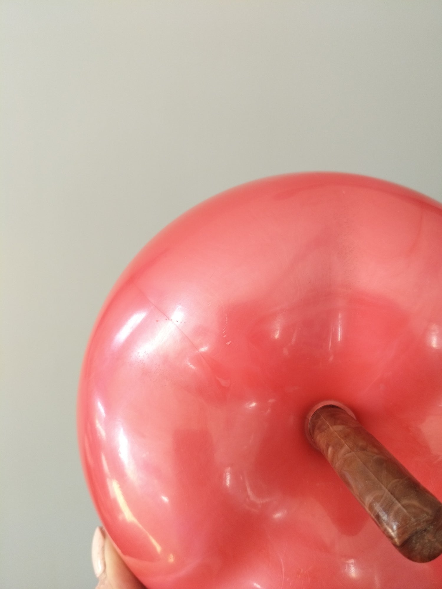 Boîte pomme en plastique framboise nacré - cetaitmieuxavant
