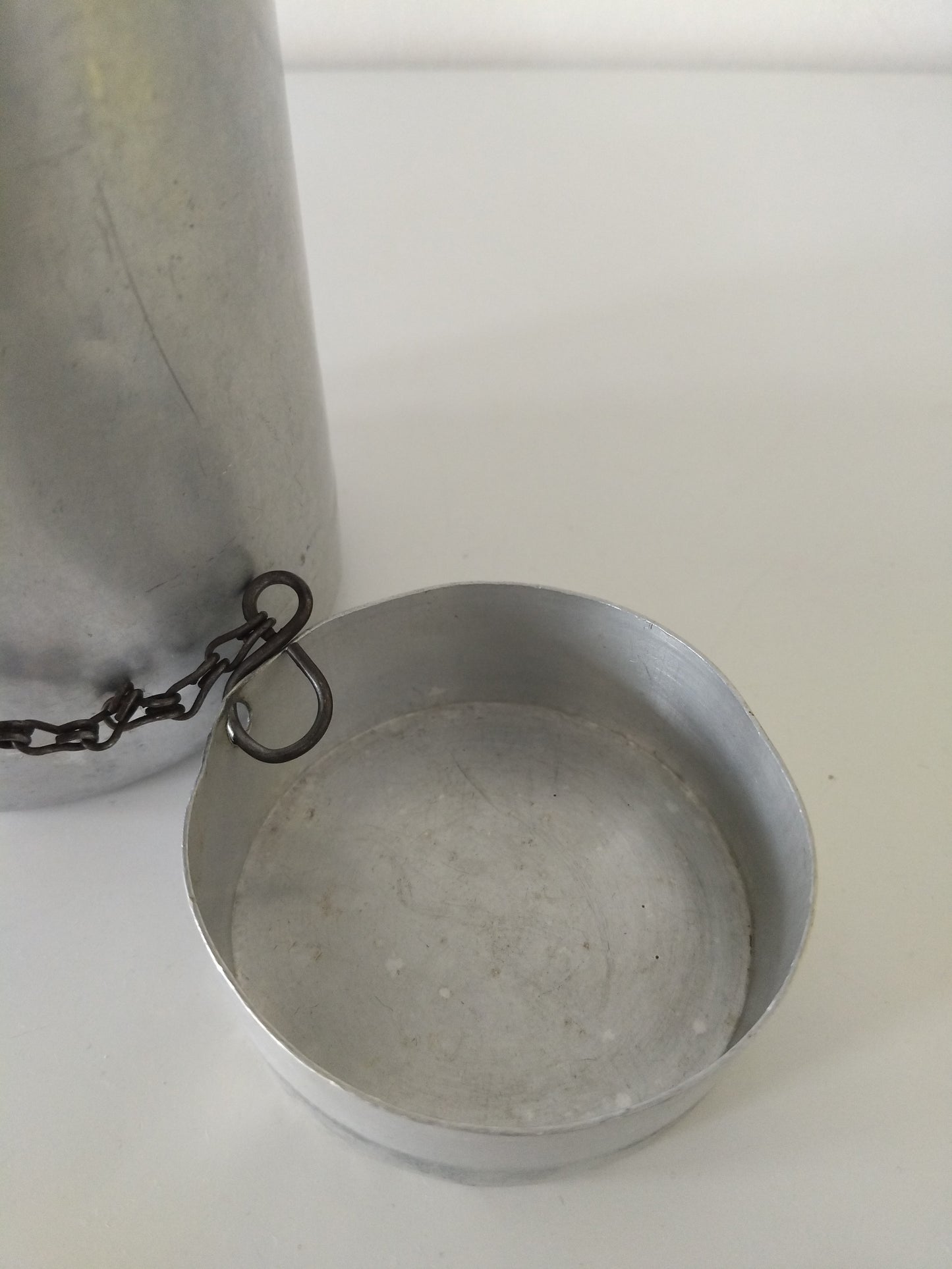 Ancien pot à lait en aluminium ou en plastique Gilac au choix