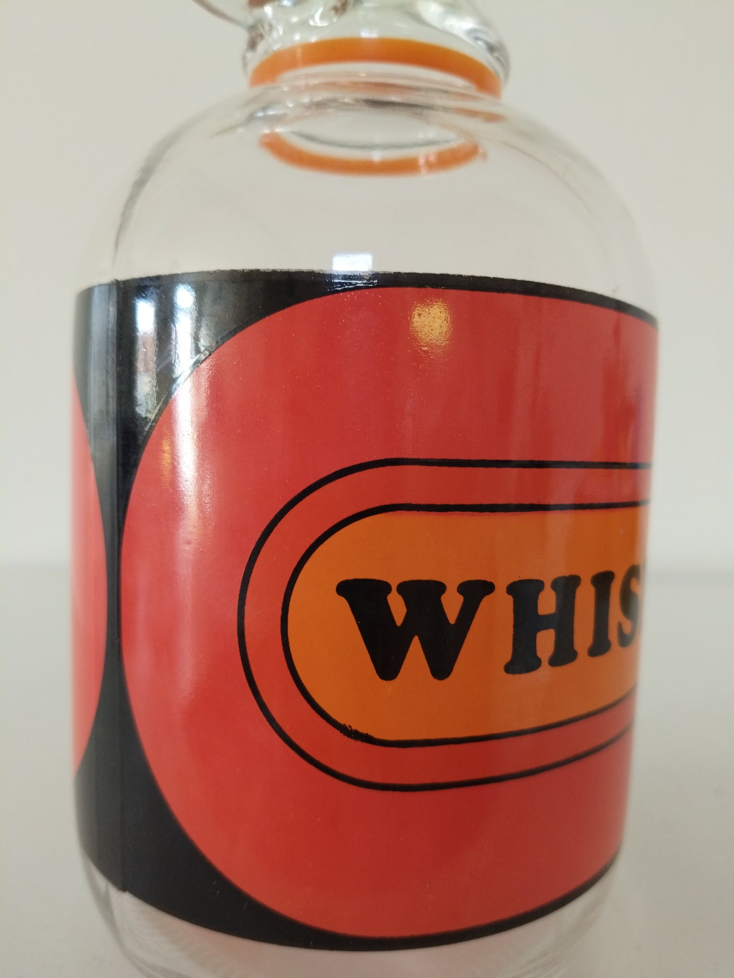 Ancienne bouteille à whisky en verre - cetaitmieuxavant