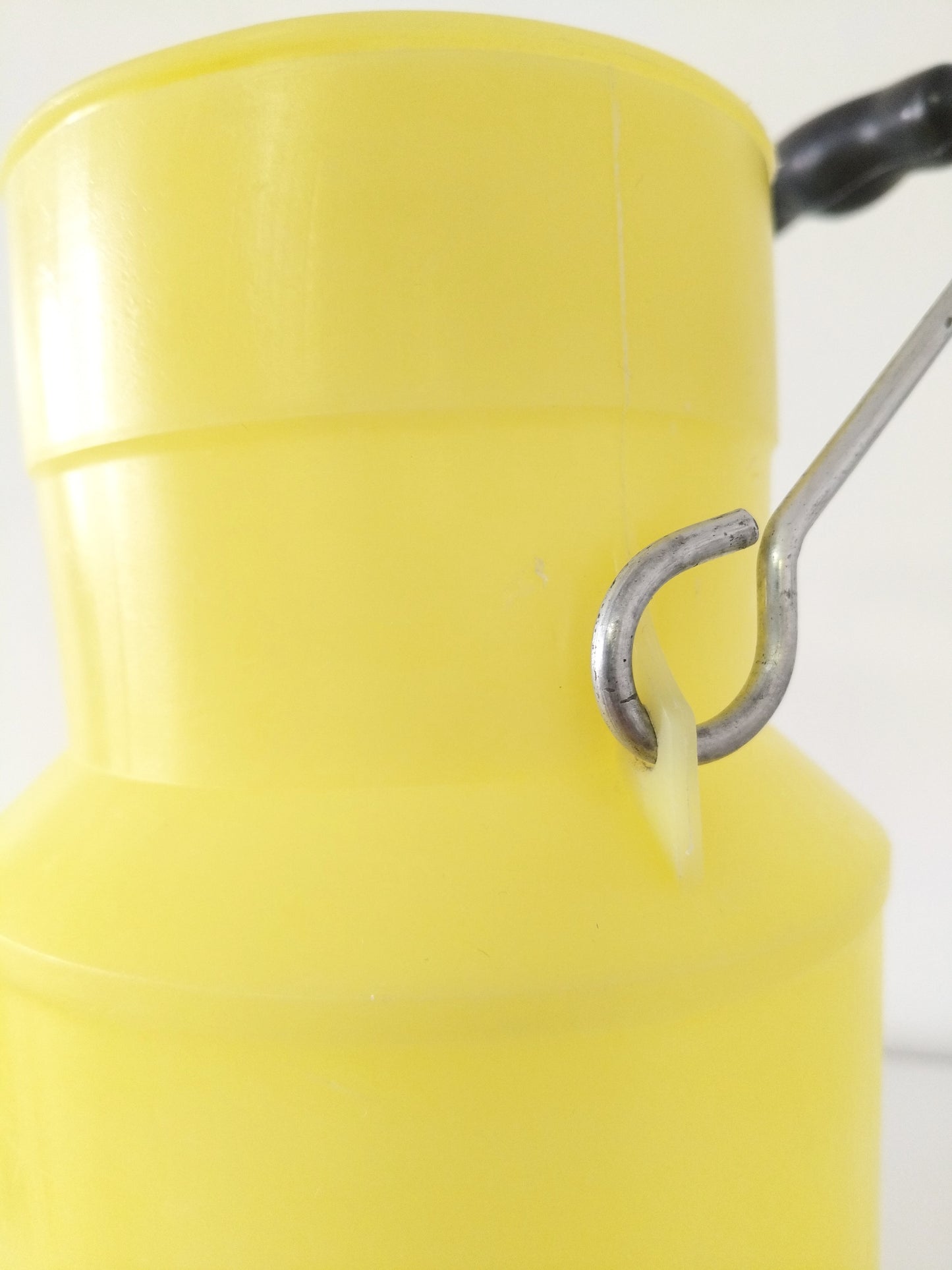 Ancien pot à lait en aluminium ou en plastique Gilac au choix