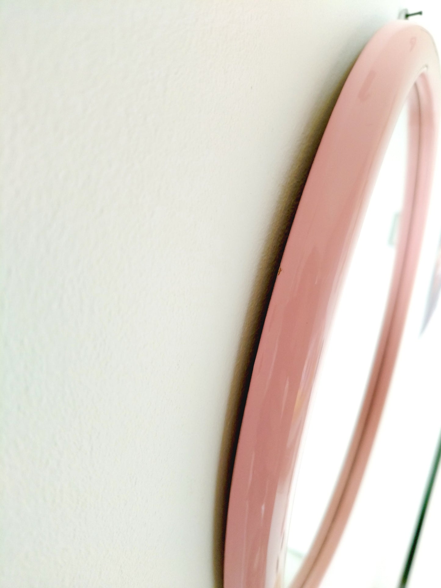 Petit miroir mural ovale en bois rose - cetaitmieuxavant
