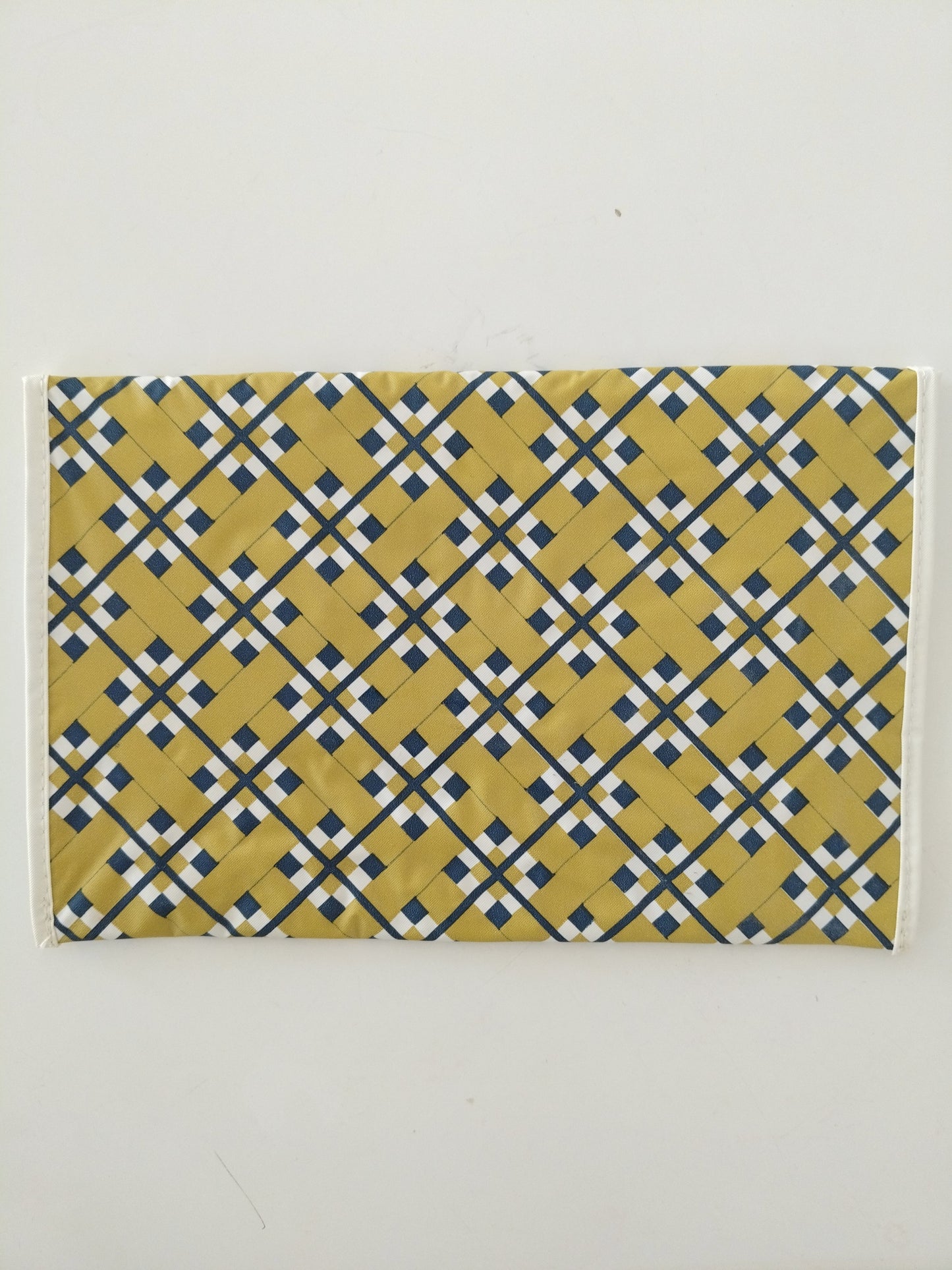 Pochette plate en vinyle décor graphique - cetaitmieuxavant