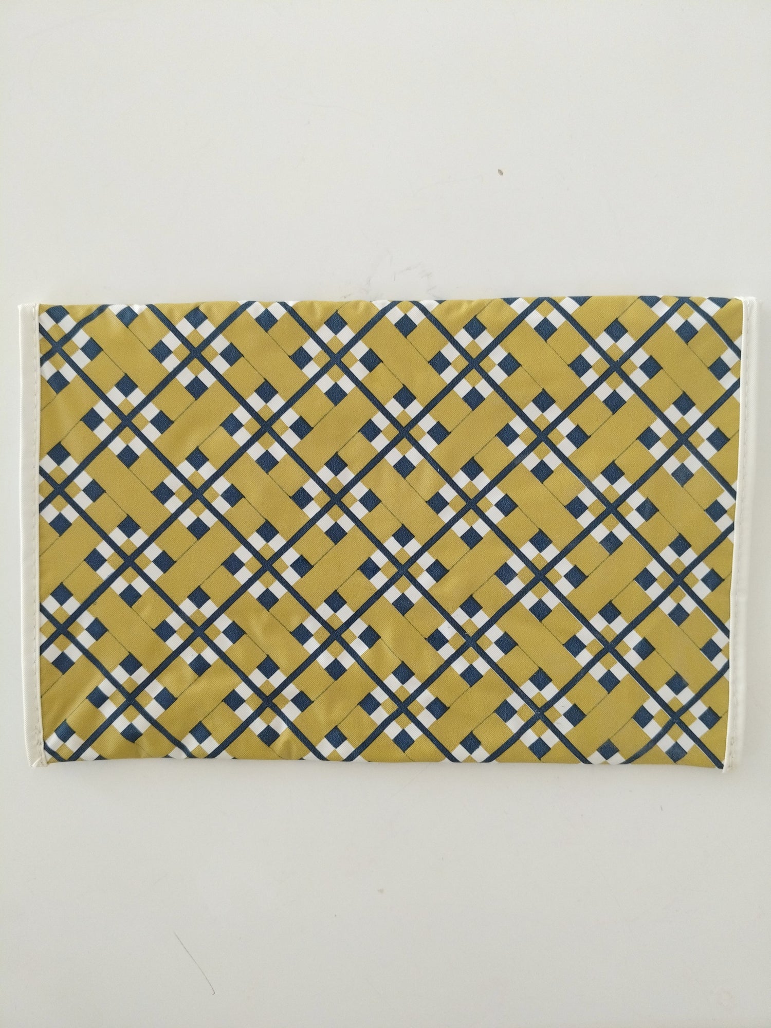 Pochette plate en vinyle décor graphique - cetaitmieuxavant