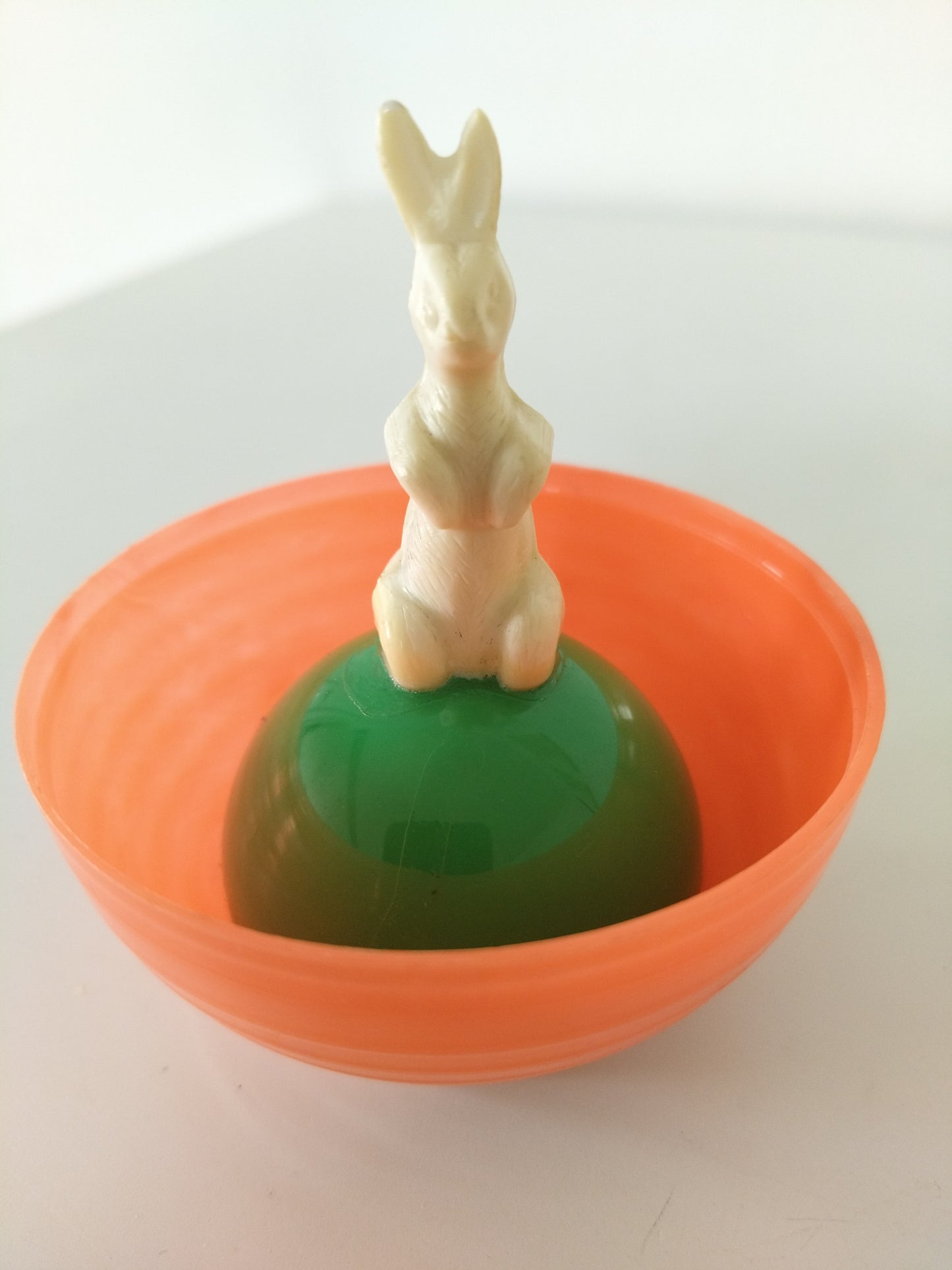 Déco de Pâques/ lapin en plastique