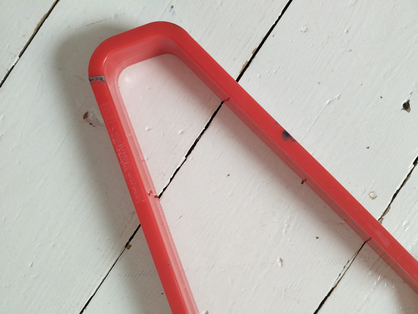 Ensemble de 3 cintres en plastique MK finland by Karhumuovioy - cetaitmieuxavant