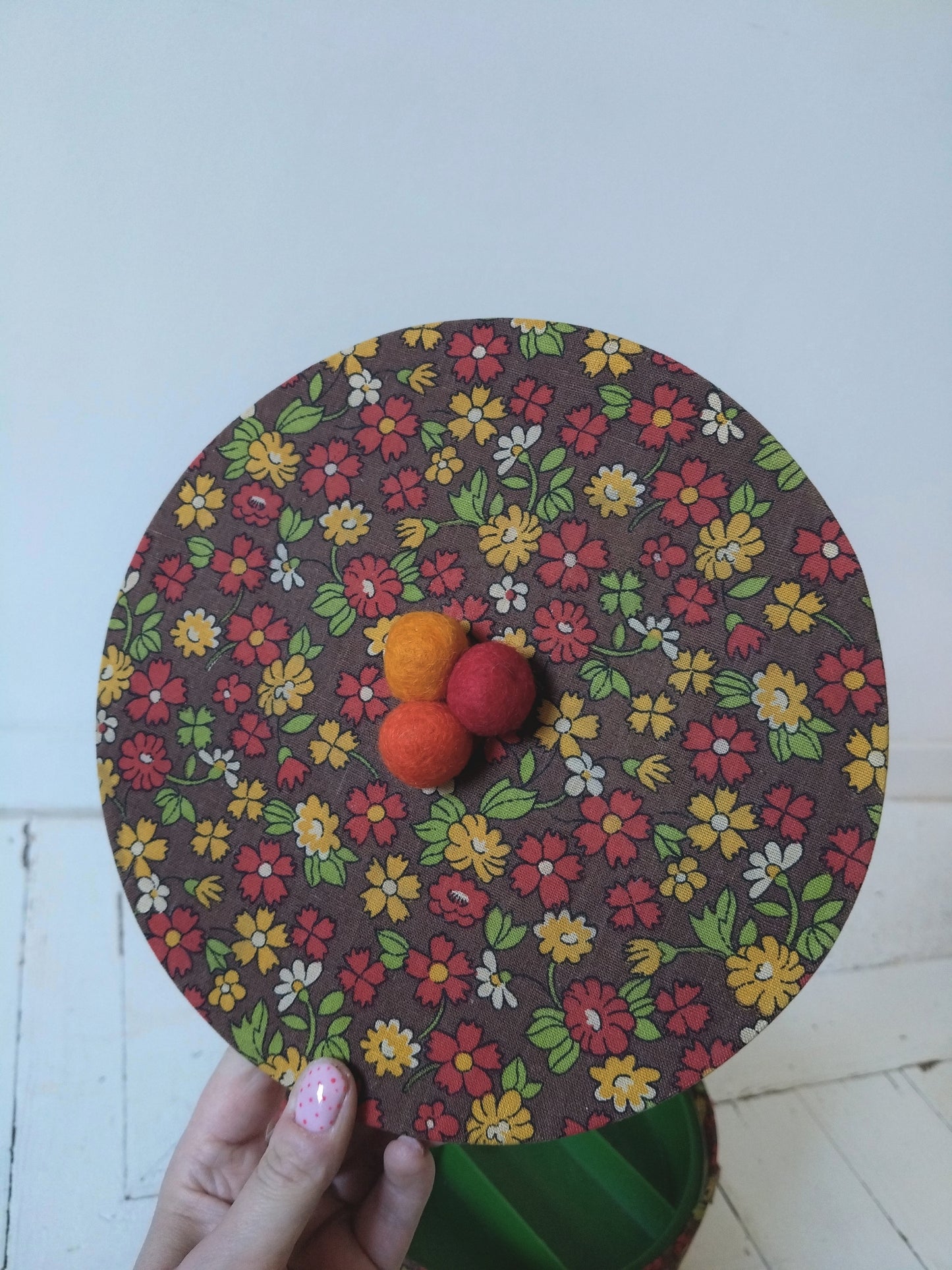 Boîte à couture/ petite travailleuse tissu flower power
